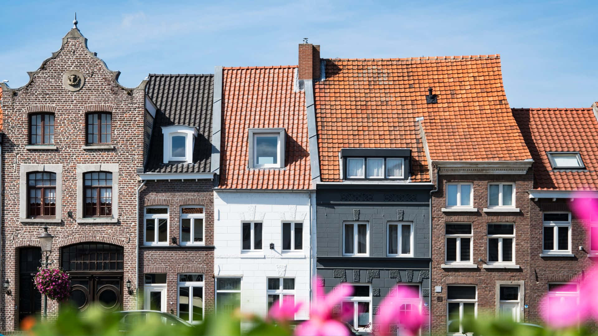 Roermond, traditional Dutch architecture, red tile roofs, Full HD Desktop Wallpaper