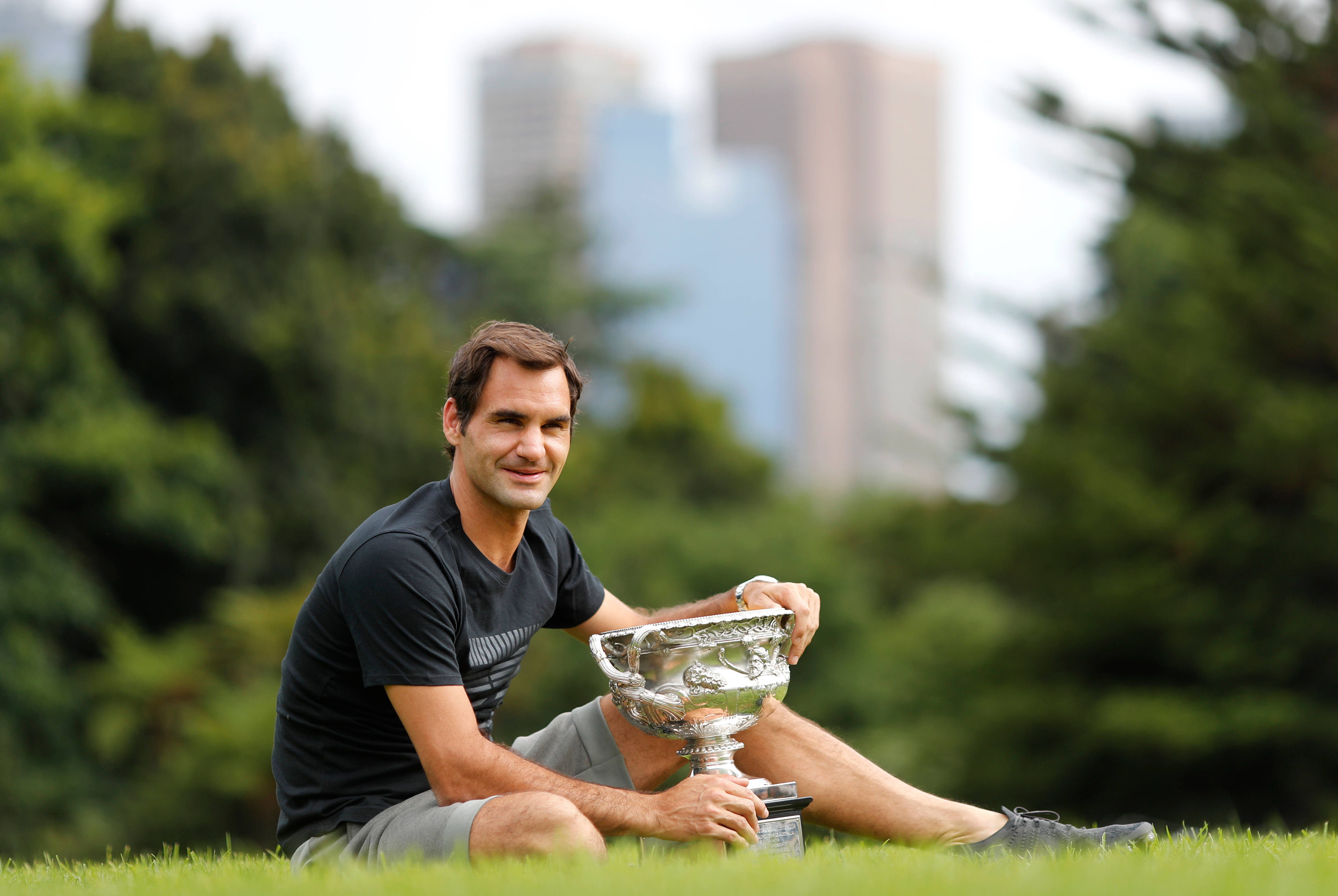 Roger Federer, silver trophy, grass, 4K Desktop Wallpaper