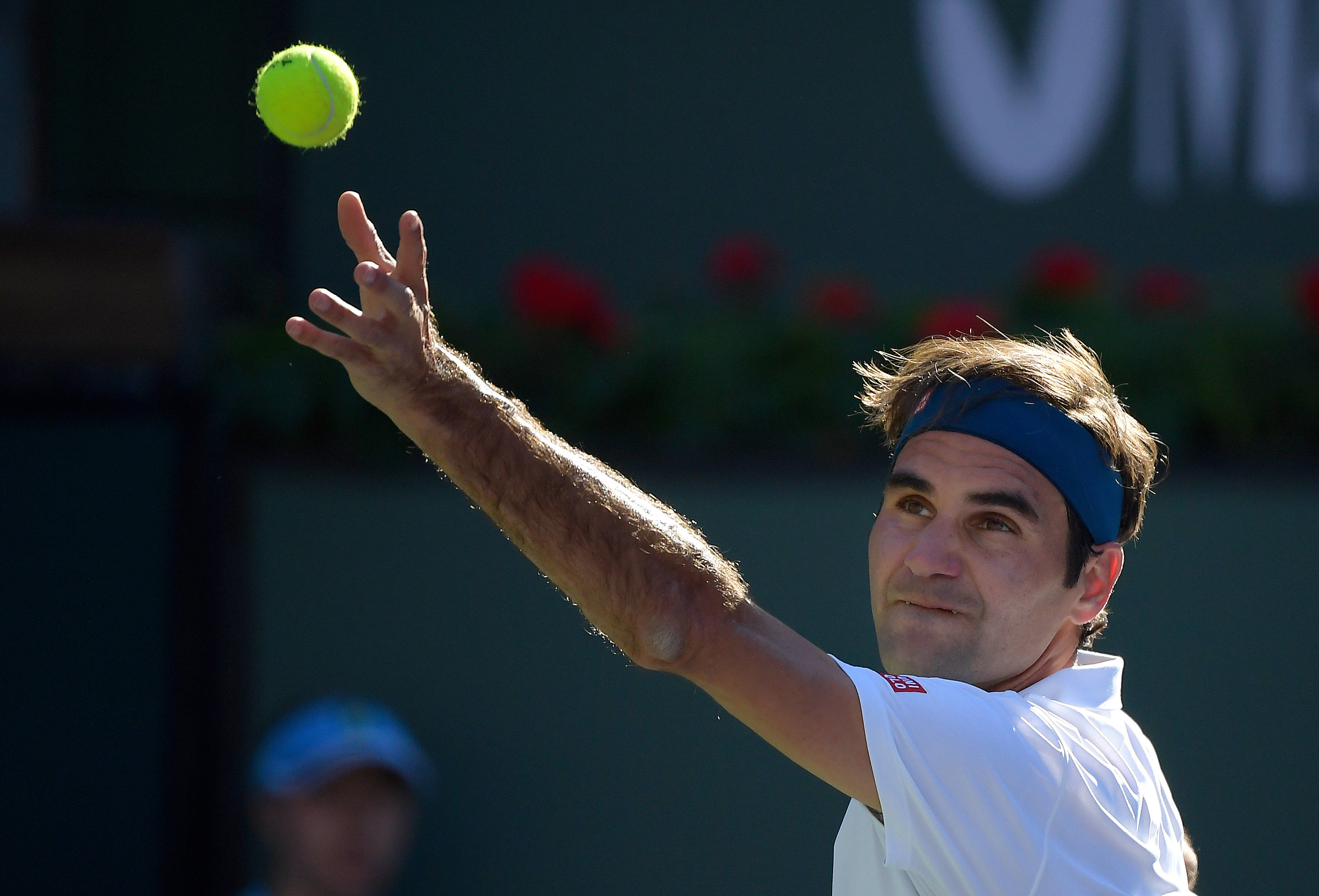 Roger Federer, tennis set, bright yellow ball, 2K Desktop Wallpaper