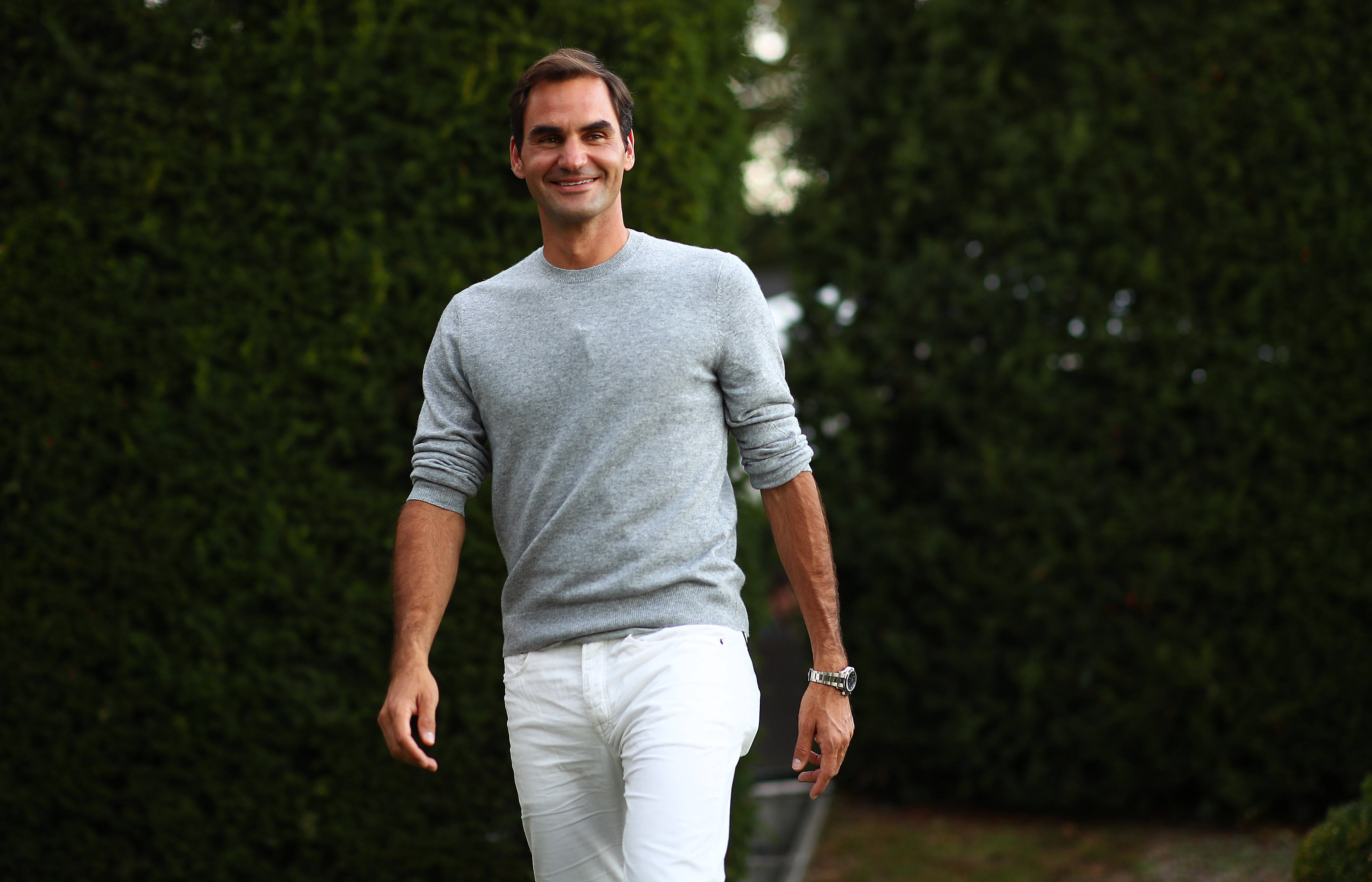 Roger Federer, gray sweater, white pants, 4K Desktop Wallpaper