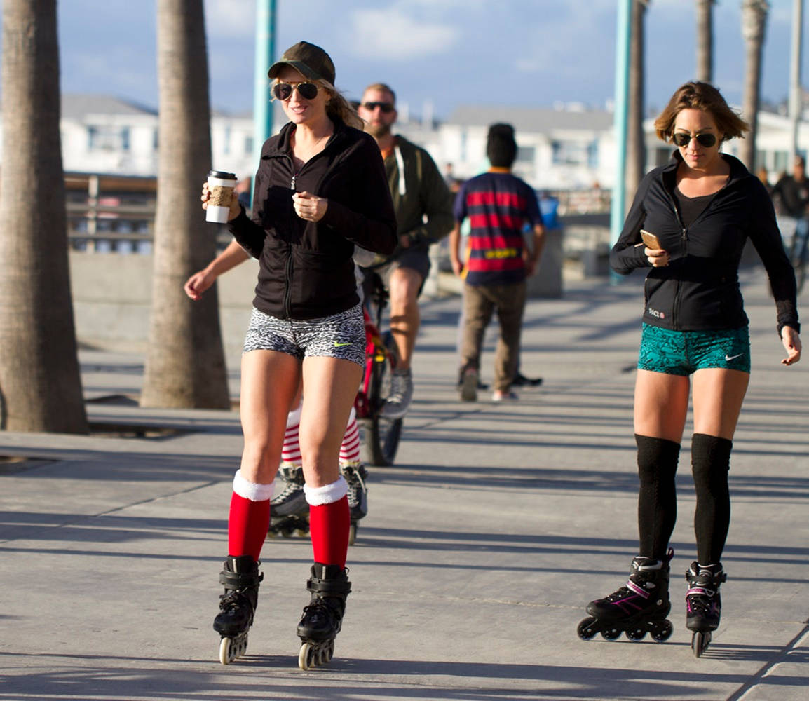 girls rollerblading, sunny boardwalk, sunglasses, SD Desktop Wallpaper