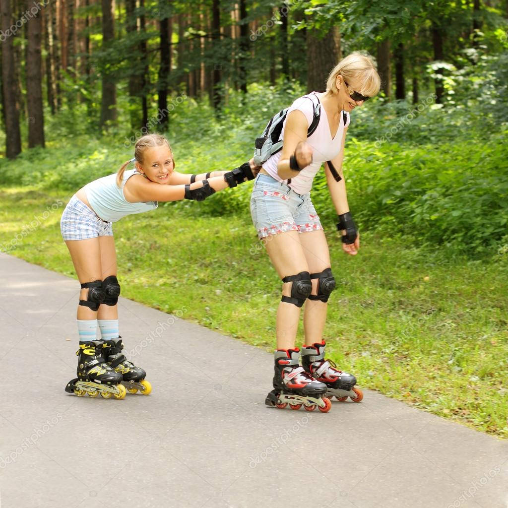 mother, daughter, rollerblading, SD Desktop Wallpaper