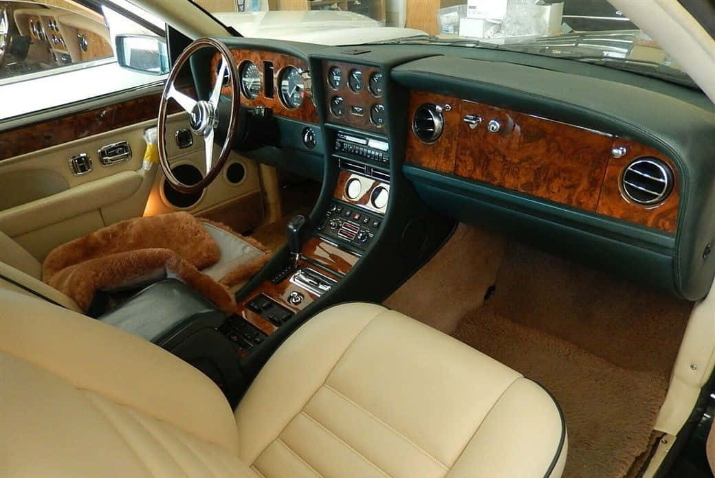 Rolls Royce Corniche, cream leather seats, dark wood trim, SD Desktop Wallpaper