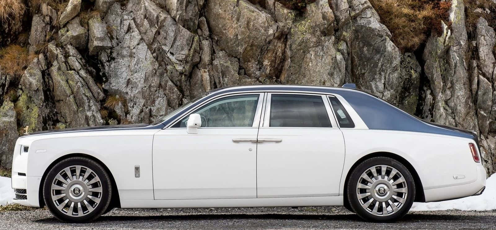 Rolls Royce Phantom, white Rolls Royce Phantom, black roof, HD Desktop Wallpaper