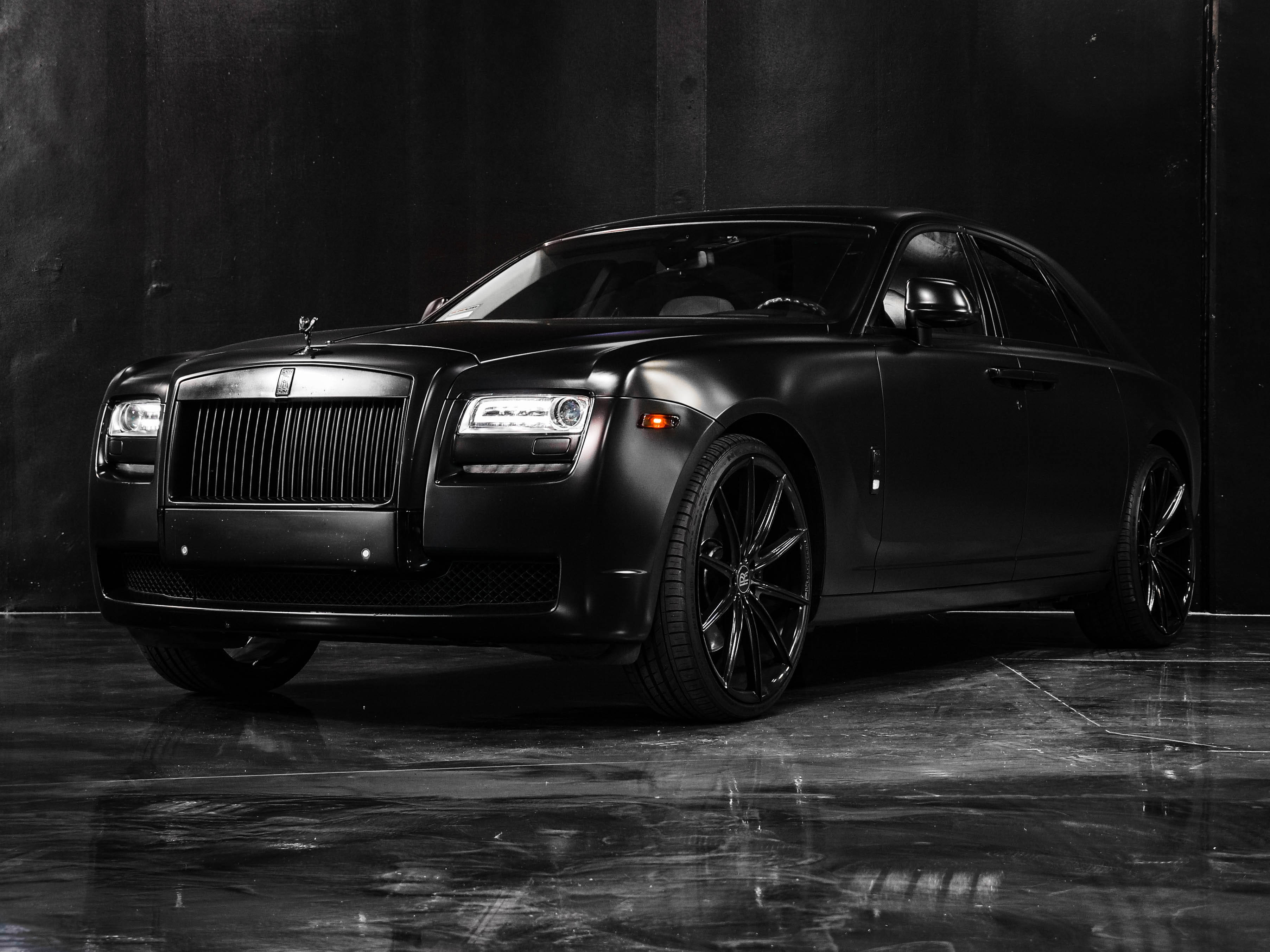Rolls Royce Phantom, matte black, studio lights, 2K Desktop Wallpaper
