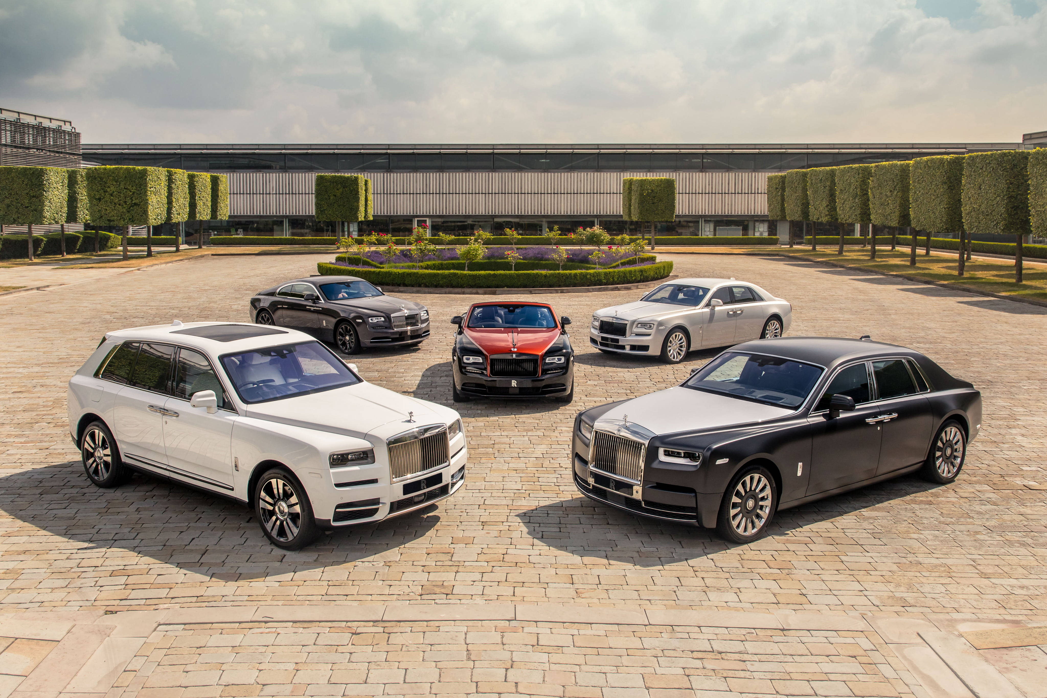 Rolls-Royce, white, black, 4K Desktop Wallpaper