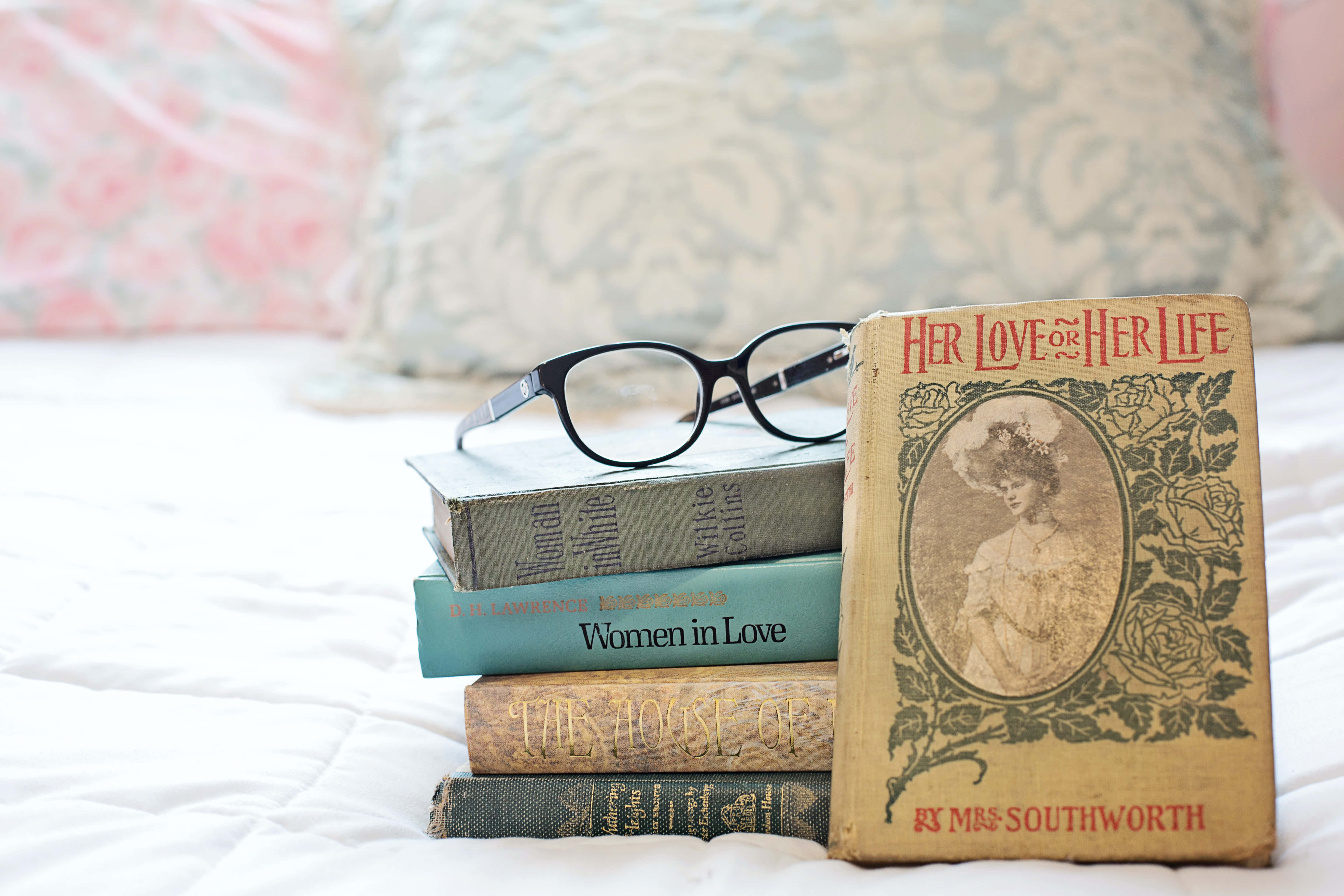 vintage books, black-rimmed glasses, white bedspread, 5K Desktop Wallpaper