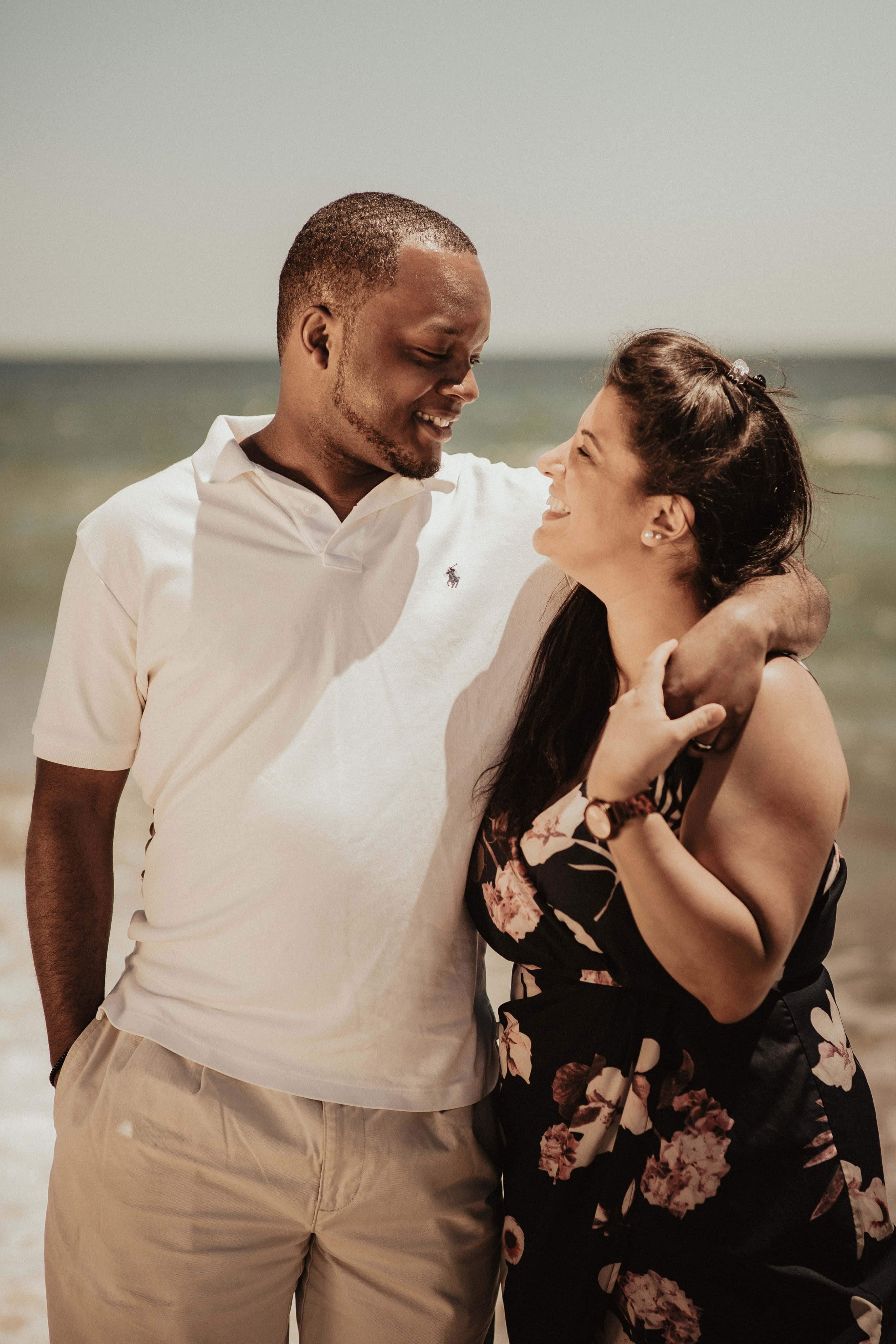 interracial couple, beach, sunlit, 4K Phone Wallpaper