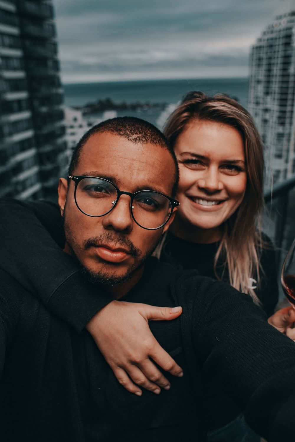 interracial couple, city balcony, ocean, HD Phone Wallpaper