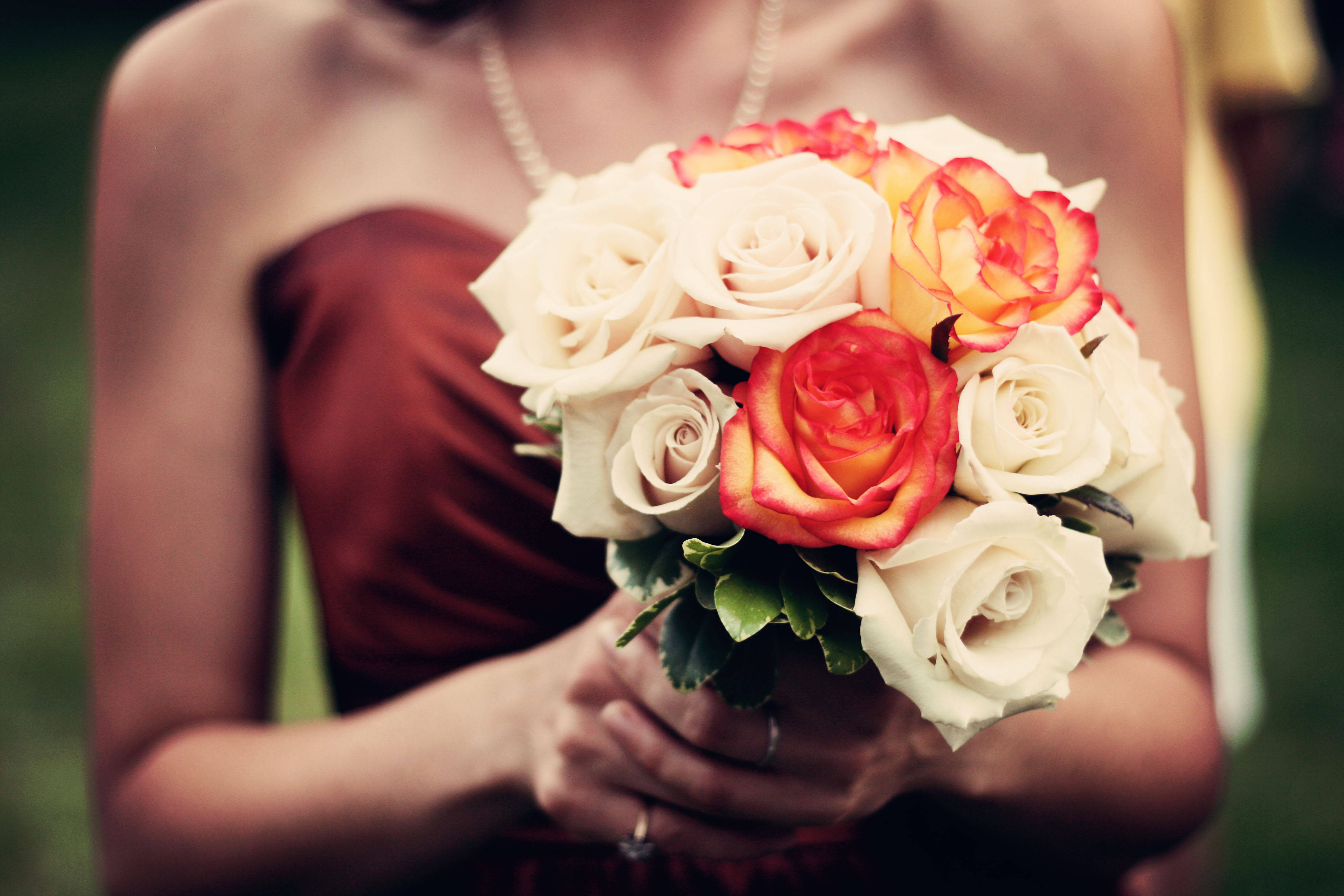 Romantic Love Flowers, red dress, white and red-orange roses, 4K Desktop Wallpaper