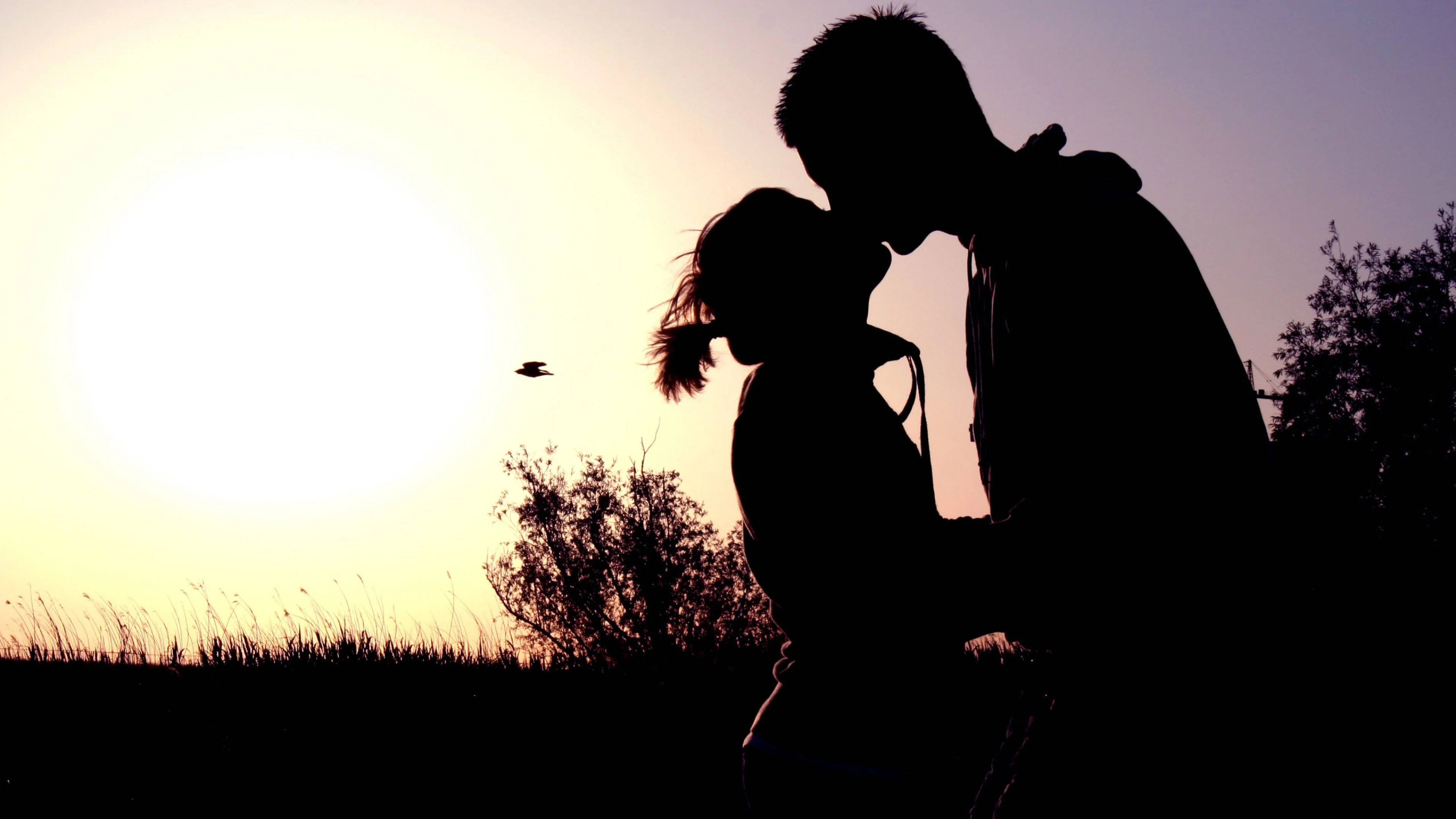 Partners Romantic Love, glowing sunset, silhouetted couple, 4K Desktop Wallpaper