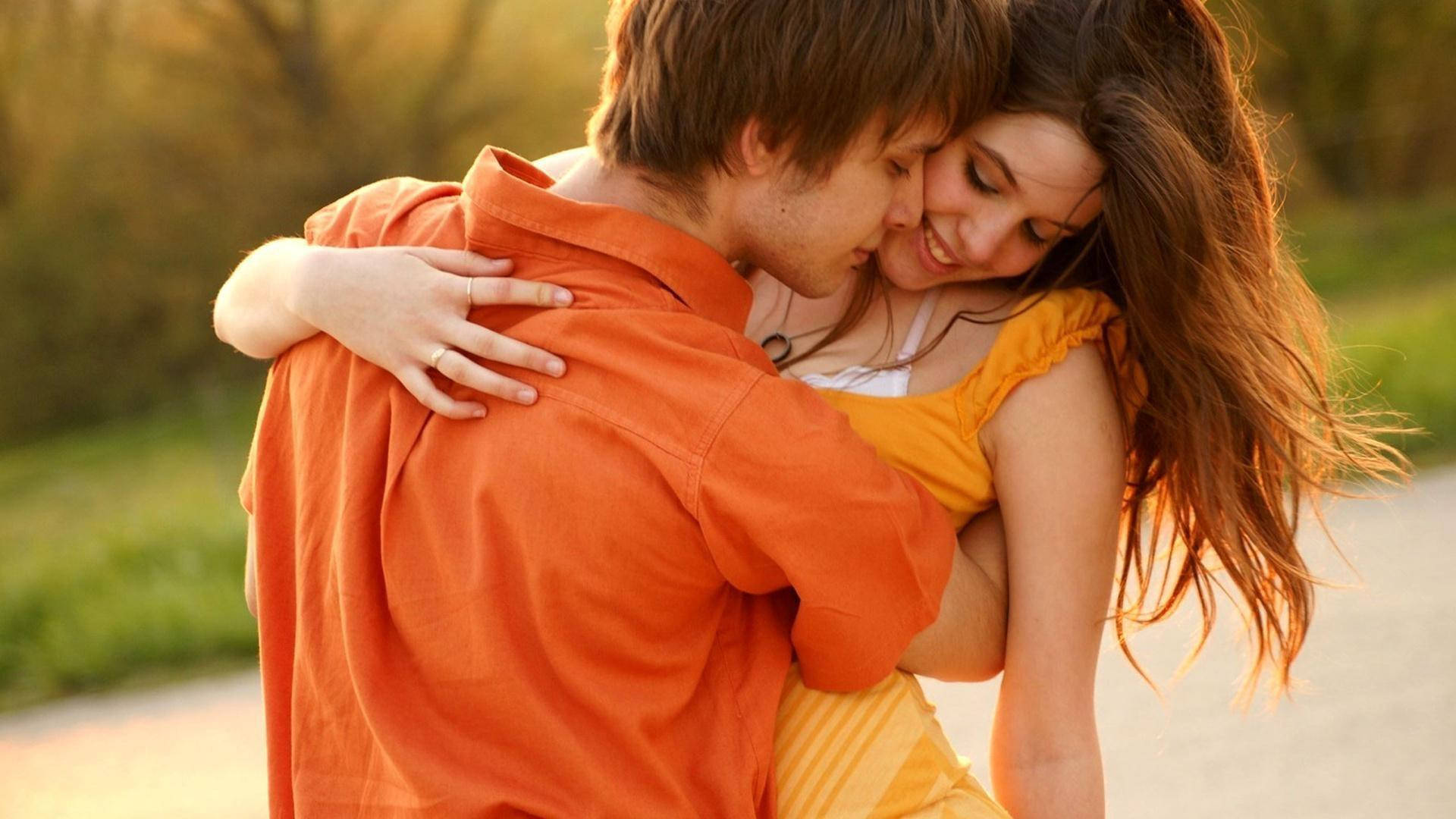 Couple In Orange Romantic Love, sunlit park, golden light, Full HD Desktop Wallpaper