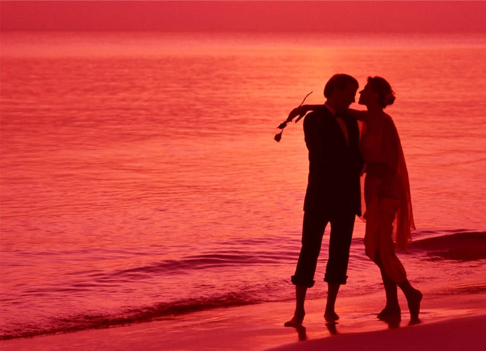 fiery red sunset, beach, couple, Full HD Desktop Wallpaper