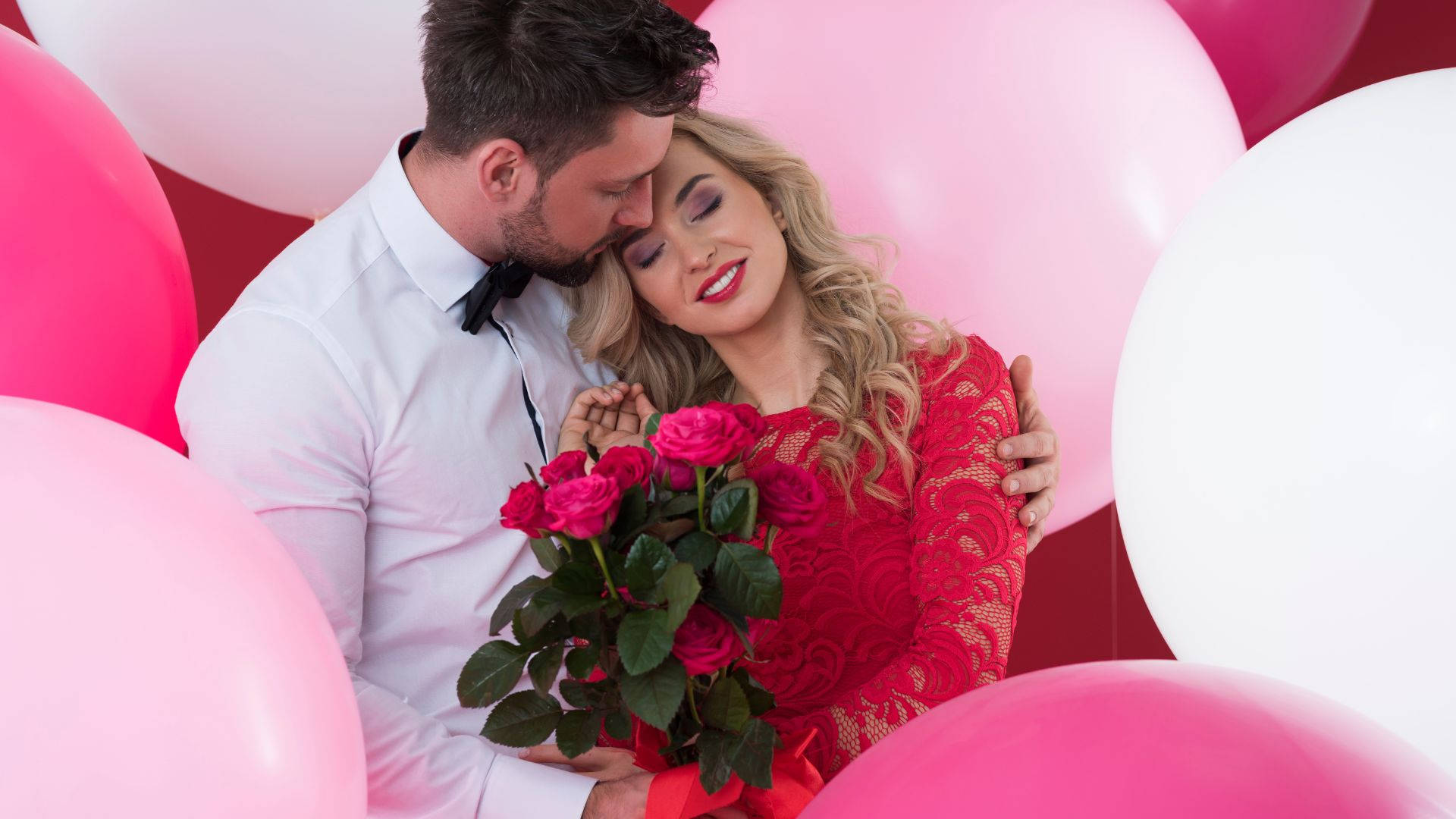 pink and white balloons, red roses, couple embraces tenderly, Full HD Desktop Wallpaper