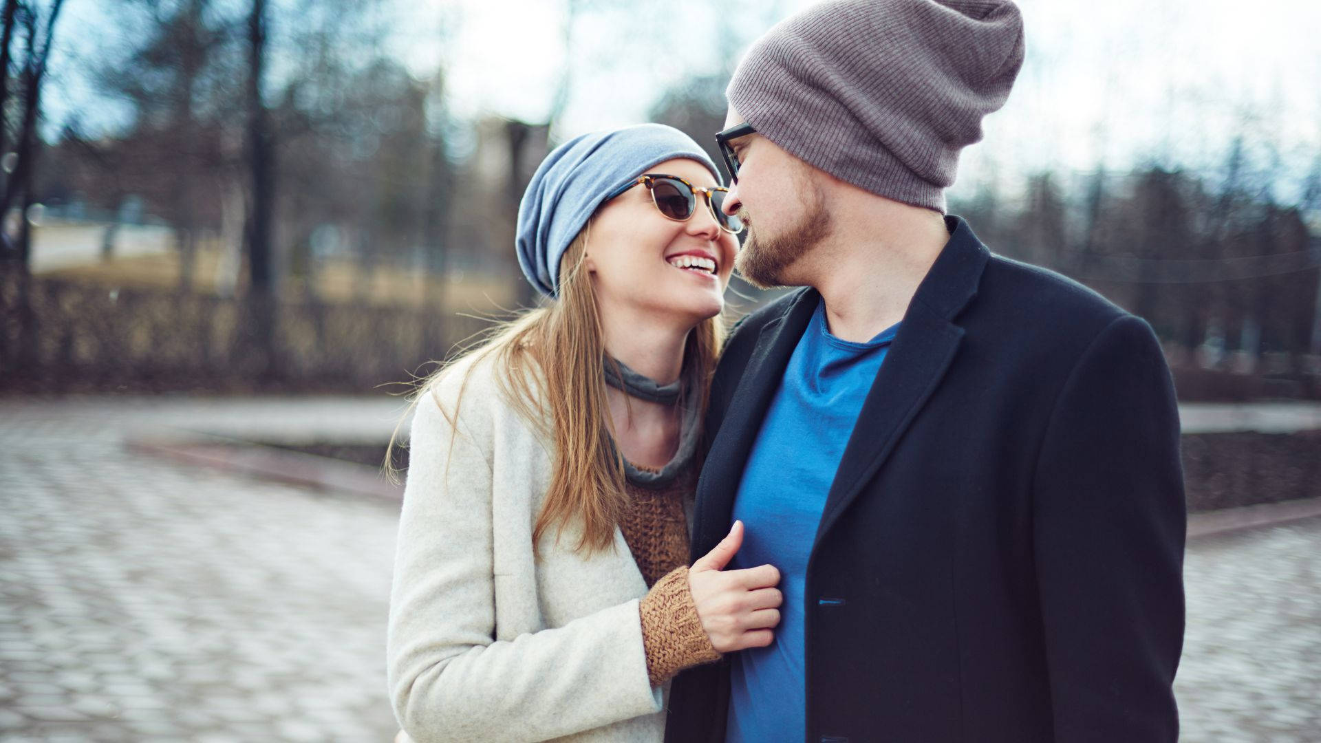 Lovely Couple Attraction, beanies, sunglasses, Full HD Desktop Wallpaper