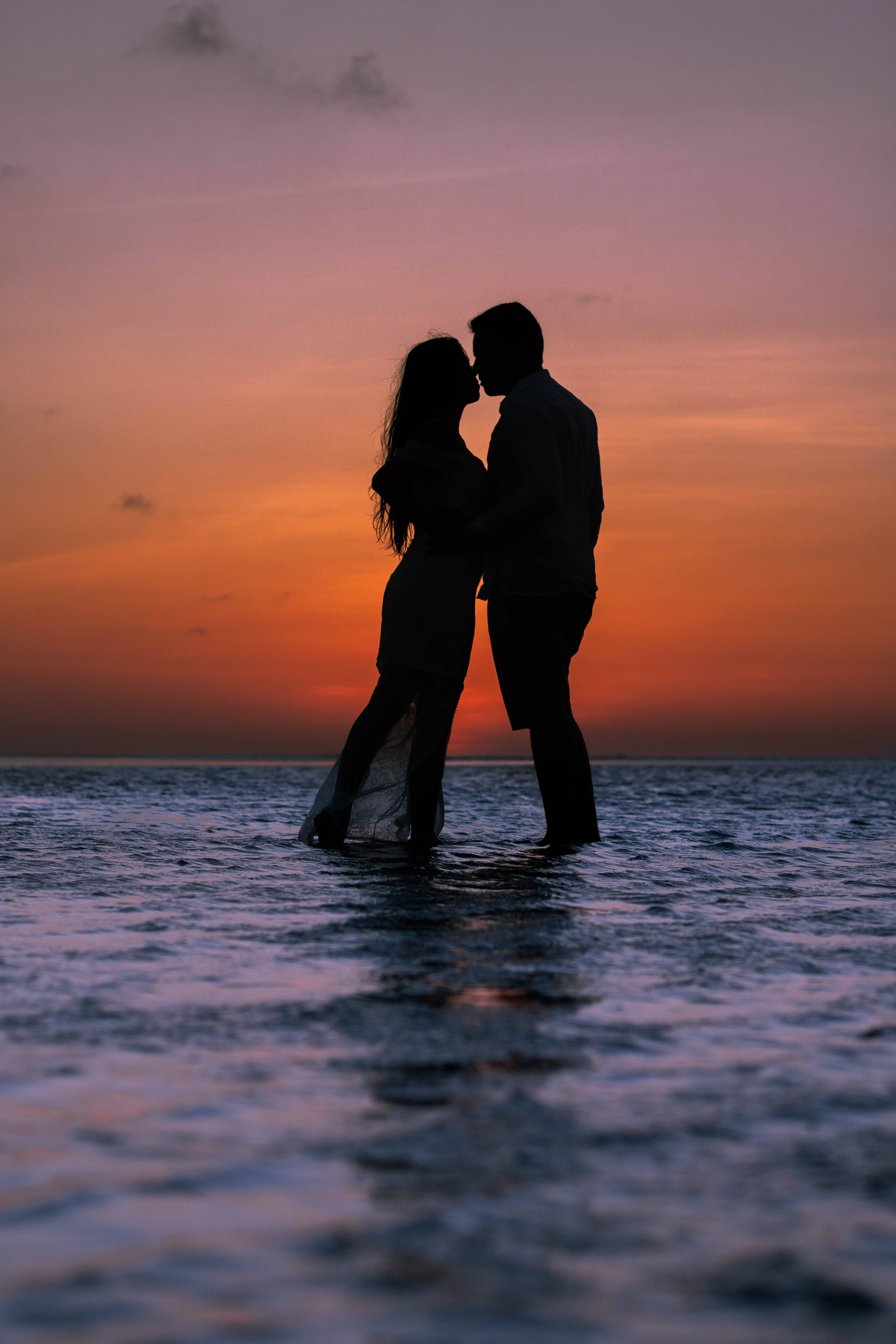 Romantic couple, ocean, sunset, 5K Phone Wallpaper