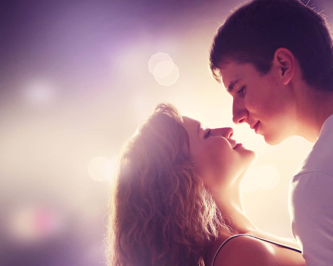 Romantic Teens Light Blur Effect, warm golden backlighting, soft lens flares, HD Desktop Wallpaper