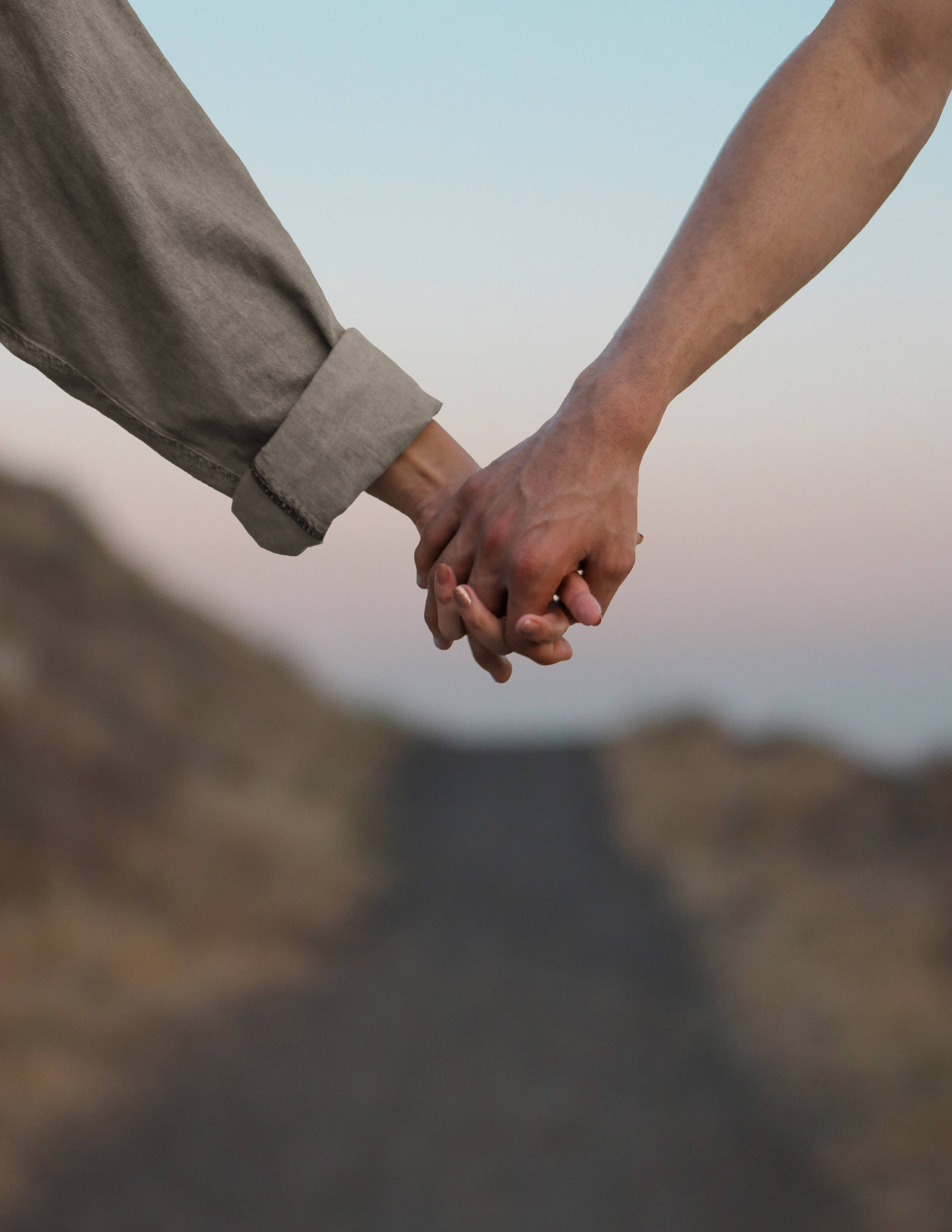 couple in love, holding hands, winding mountain road, 2K Phone Wallpaper