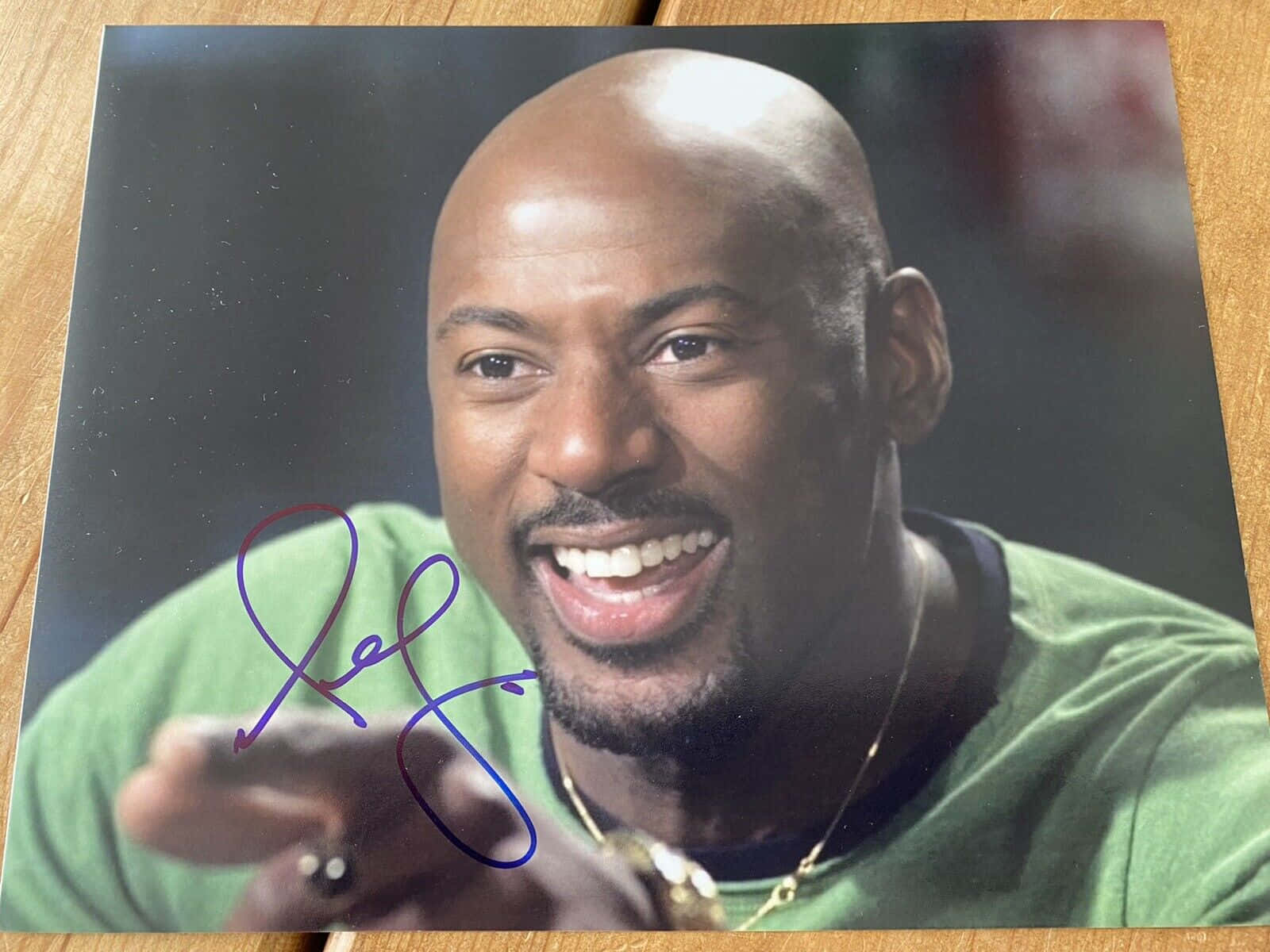 Romany Malco, green shirt, purple autograph, HD Desktop Wallpaper
