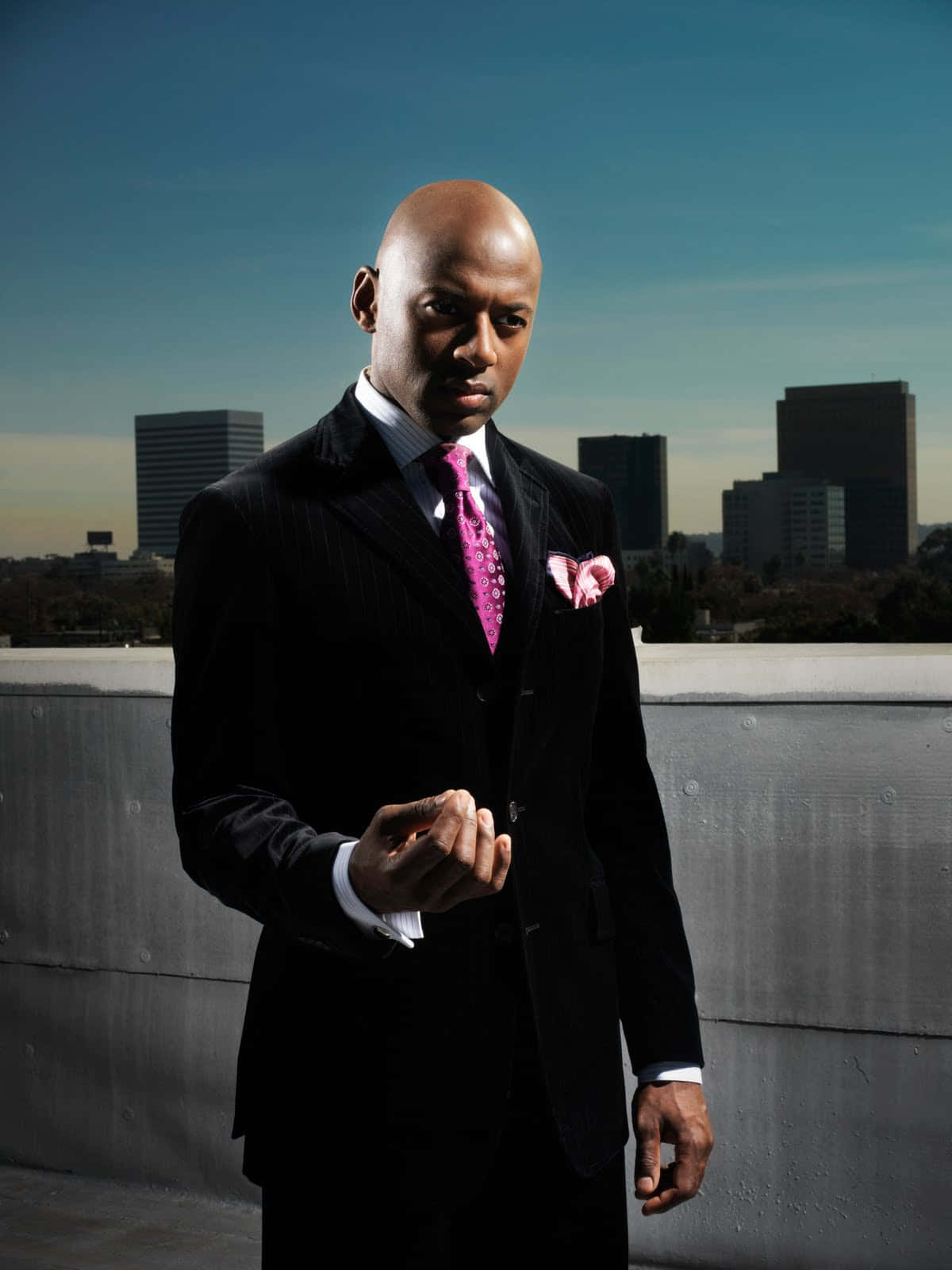 Romany Malco, black pinstripe suit, pink tie, HD Phone Wallpaper
