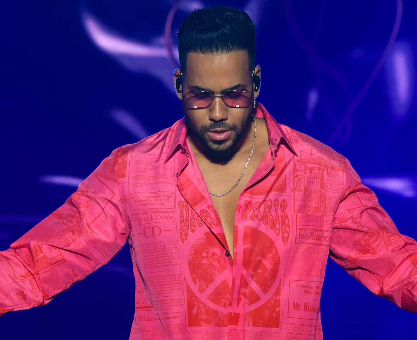 Romeo Santos, vibrant pink newspaper-print shirt, peace symbol, HD Desktop Wallpaper