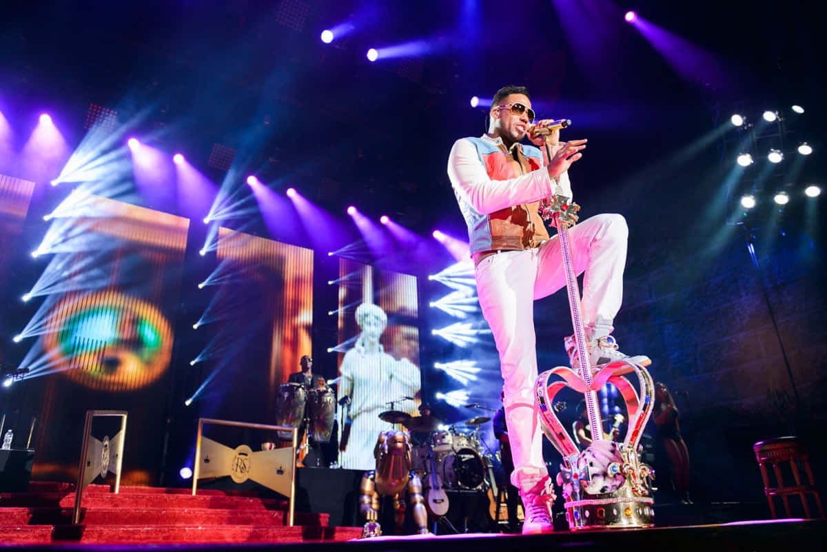 Romeo Santos, white pants, sunglasses, SD Desktop Wallpaper