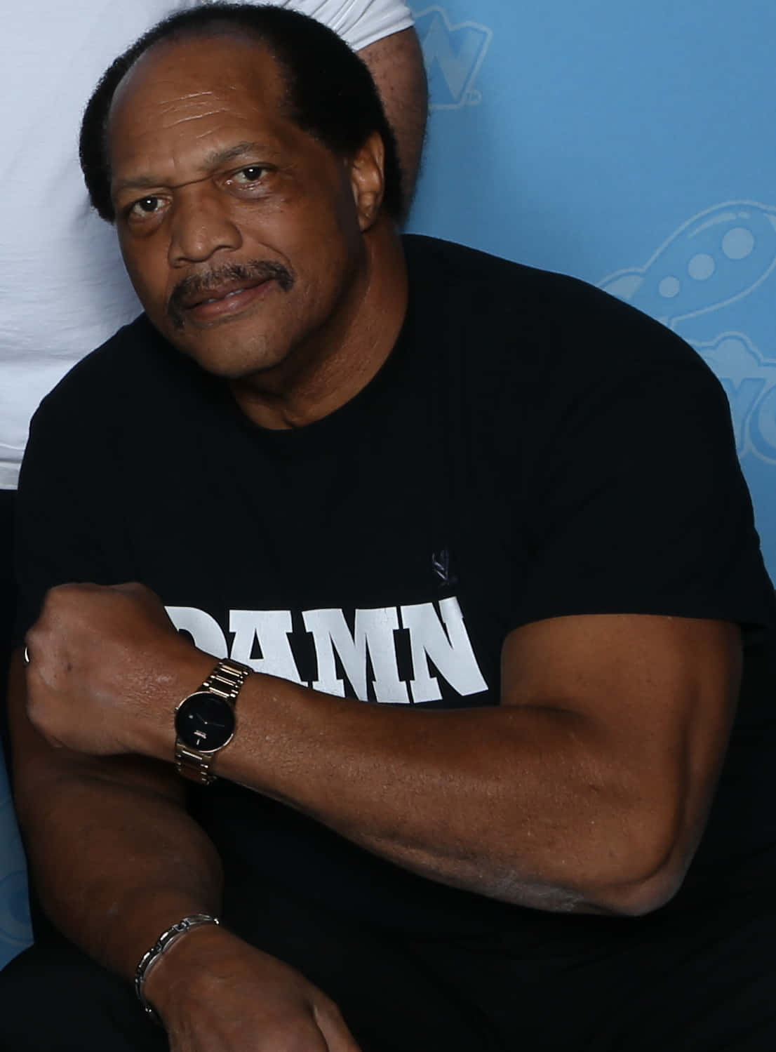Ron Simmons, black t-shirt, gold watch, HD Phone Wallpaper