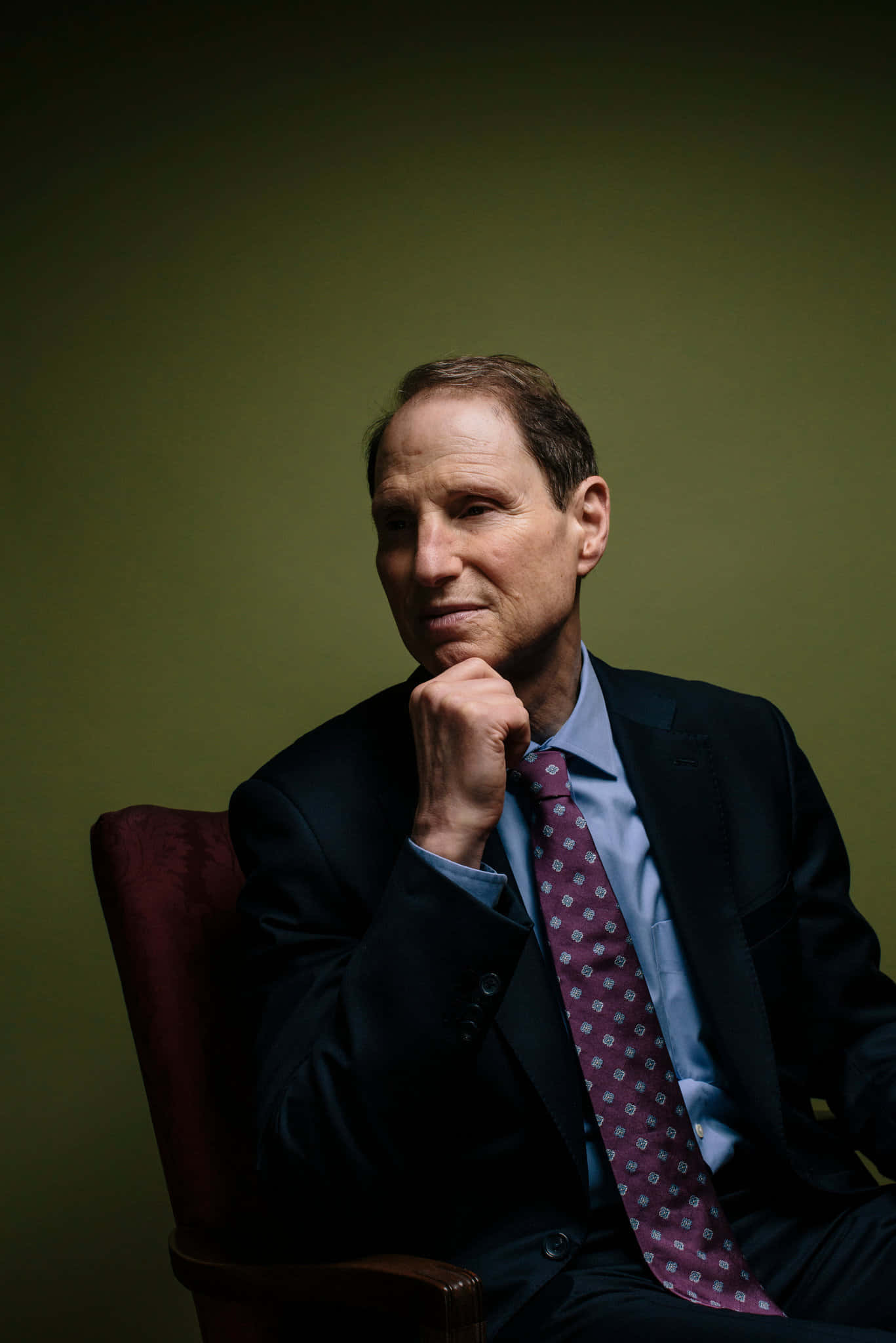 Ron Wyden, green background, red chair, Full HD Phone Wallpaper