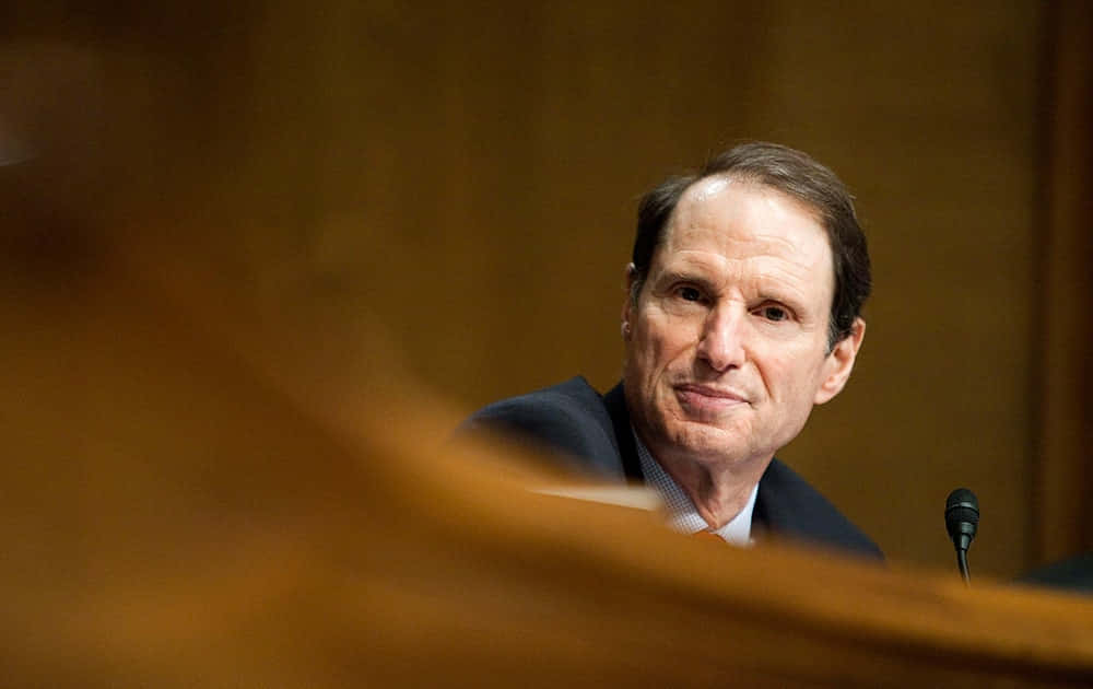 Ron Wyden, suit, wooden desk, SD Desktop Wallpaper
