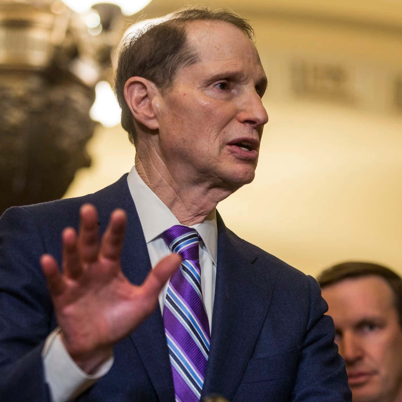 Ron Wyden, dark suit, purple striped tie, HD Desktop Wallpaper