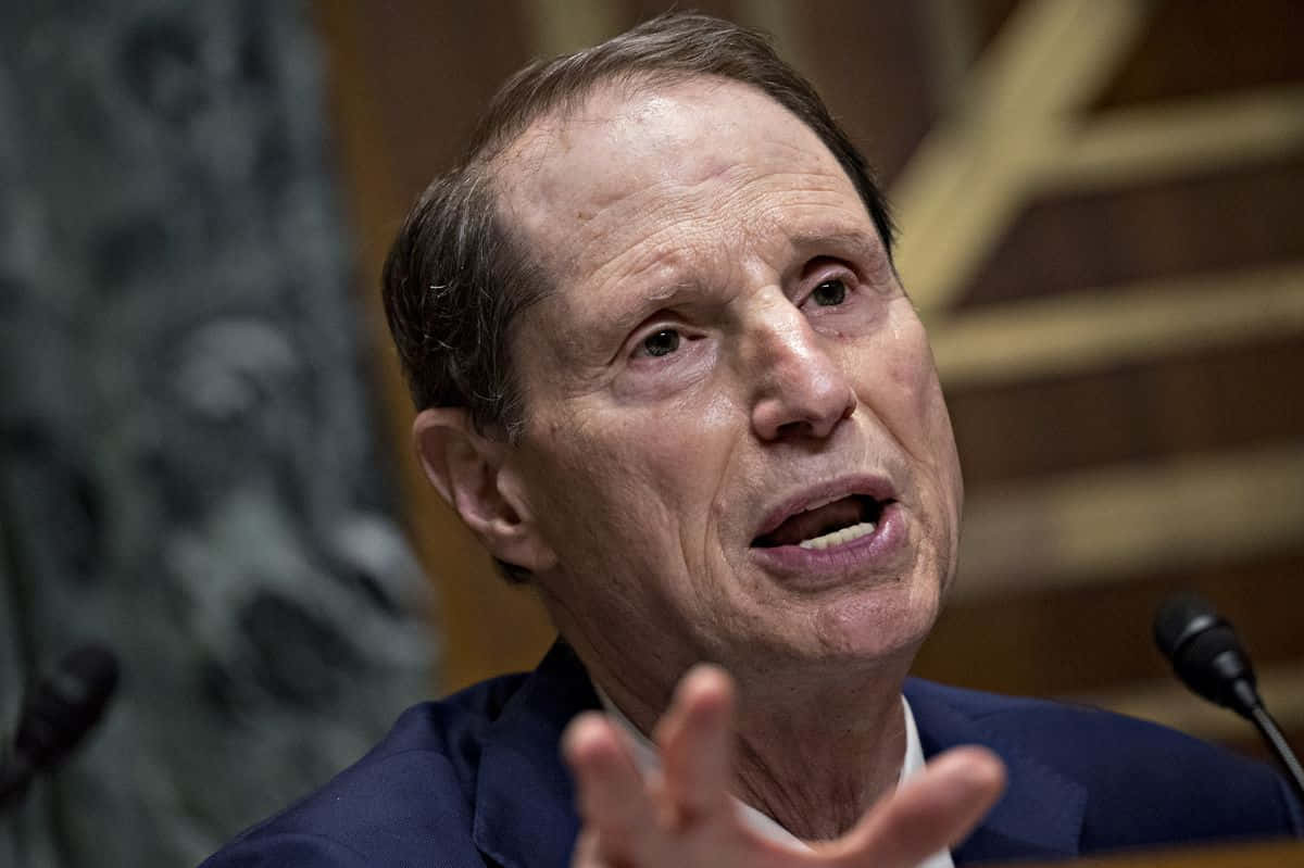 Ron Wyden, podium, microphones, SD Desktop Wallpaper