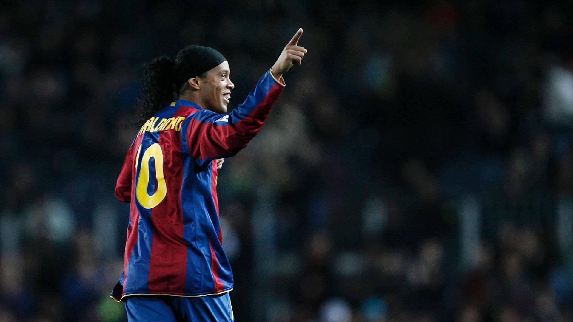 Ronaldinho, red and blue striped jersey, number 10, Full HD Desktop Wallpaper