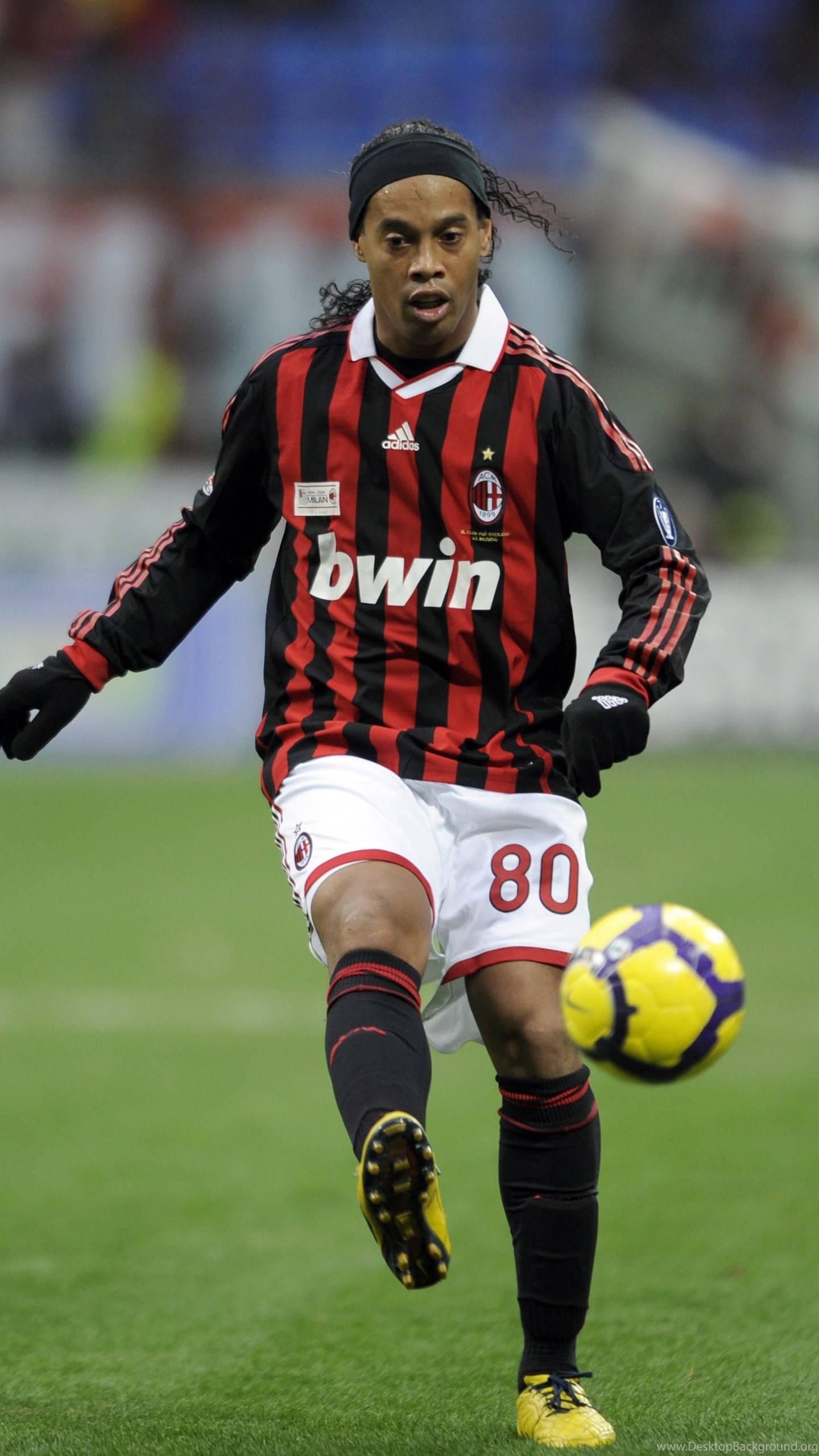 Ronaldinho, red and black striped jersey, yellow and blue ball, 2K Phone Wallpaper
