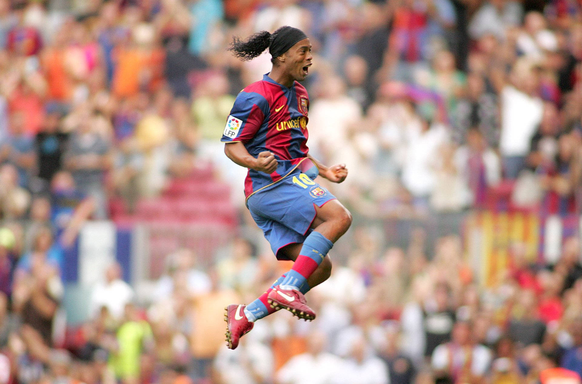 Ronaldinho, red and blue jersey, leaps midair, Full HD Desktop Wallpaper