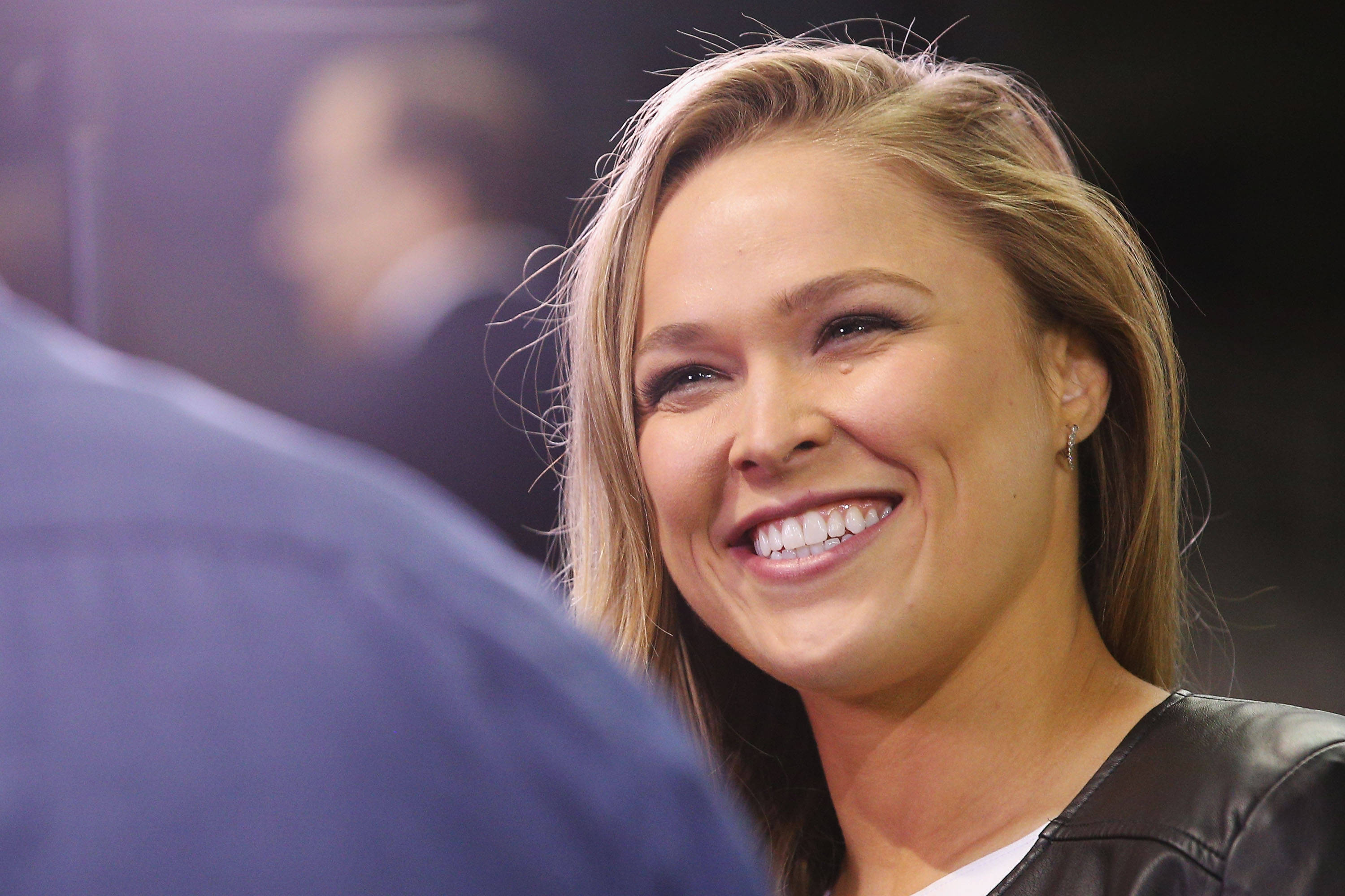 Ronda Rousey, black leather jacket, blonde hair, 2K Desktop Wallpaper