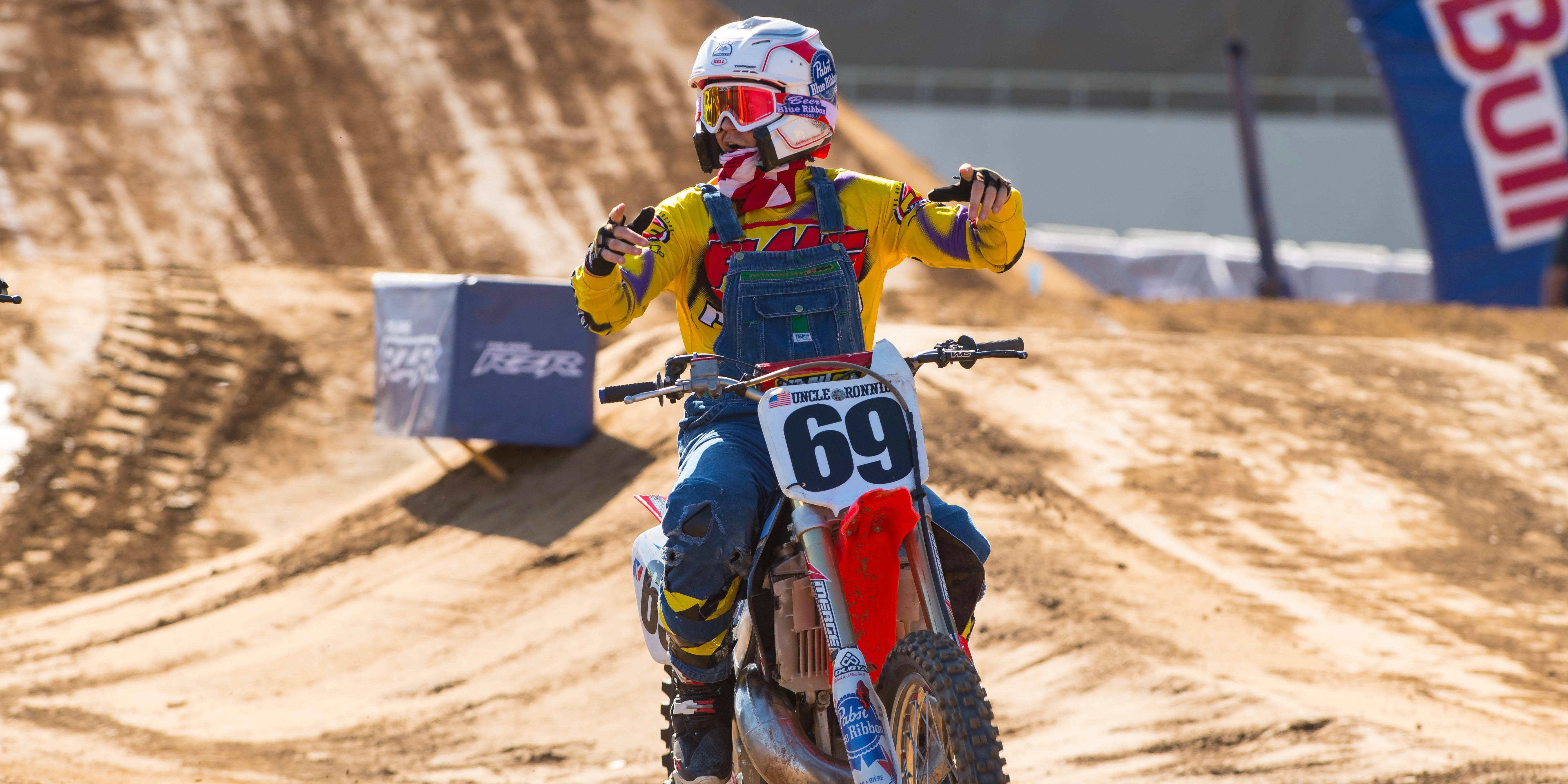 Ronnie Mac, number 69, yellow gear, 5K Desktop Wallpaper