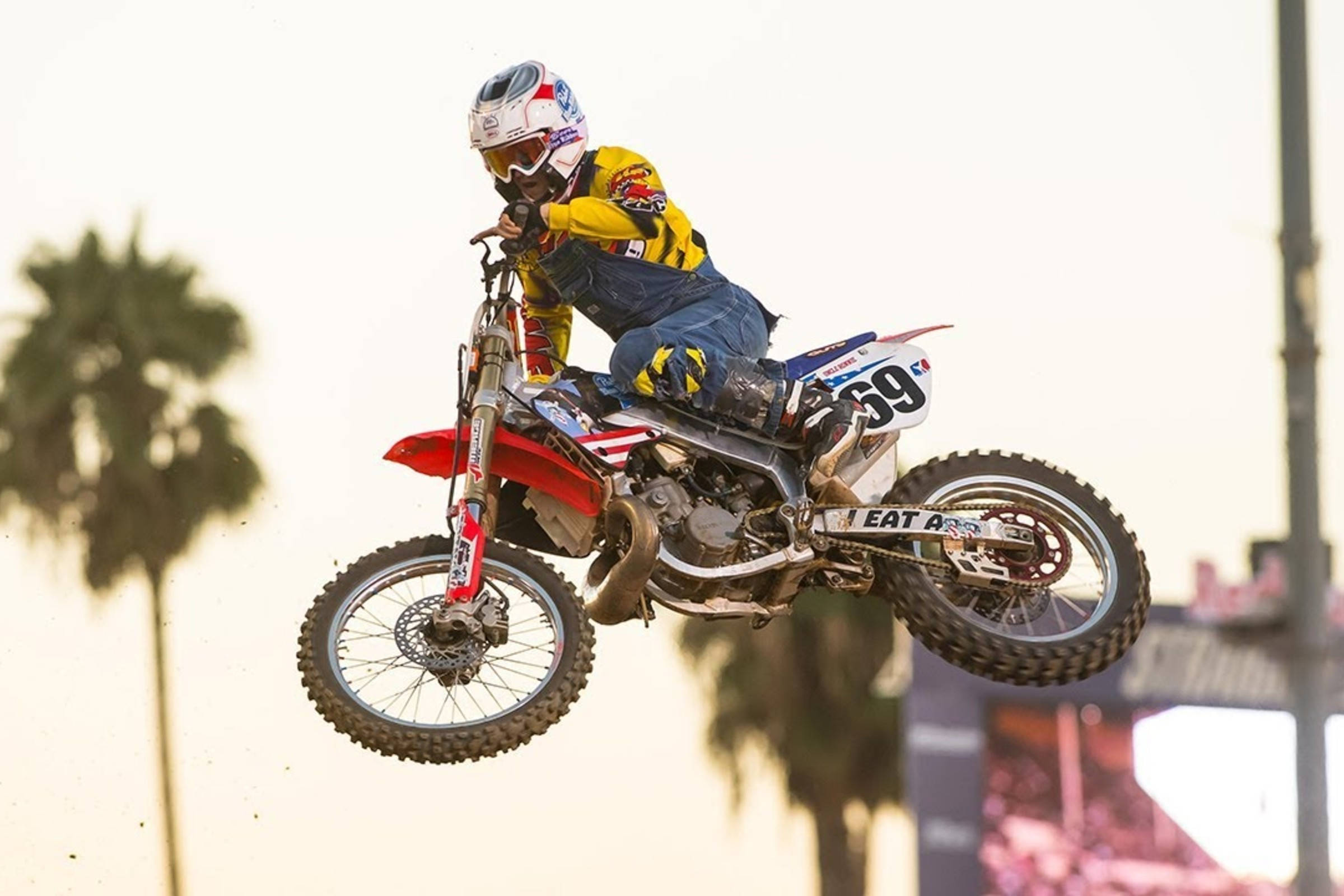 Ronnie Mac, red bike, yellow gear, Full HD Desktop Wallpaper