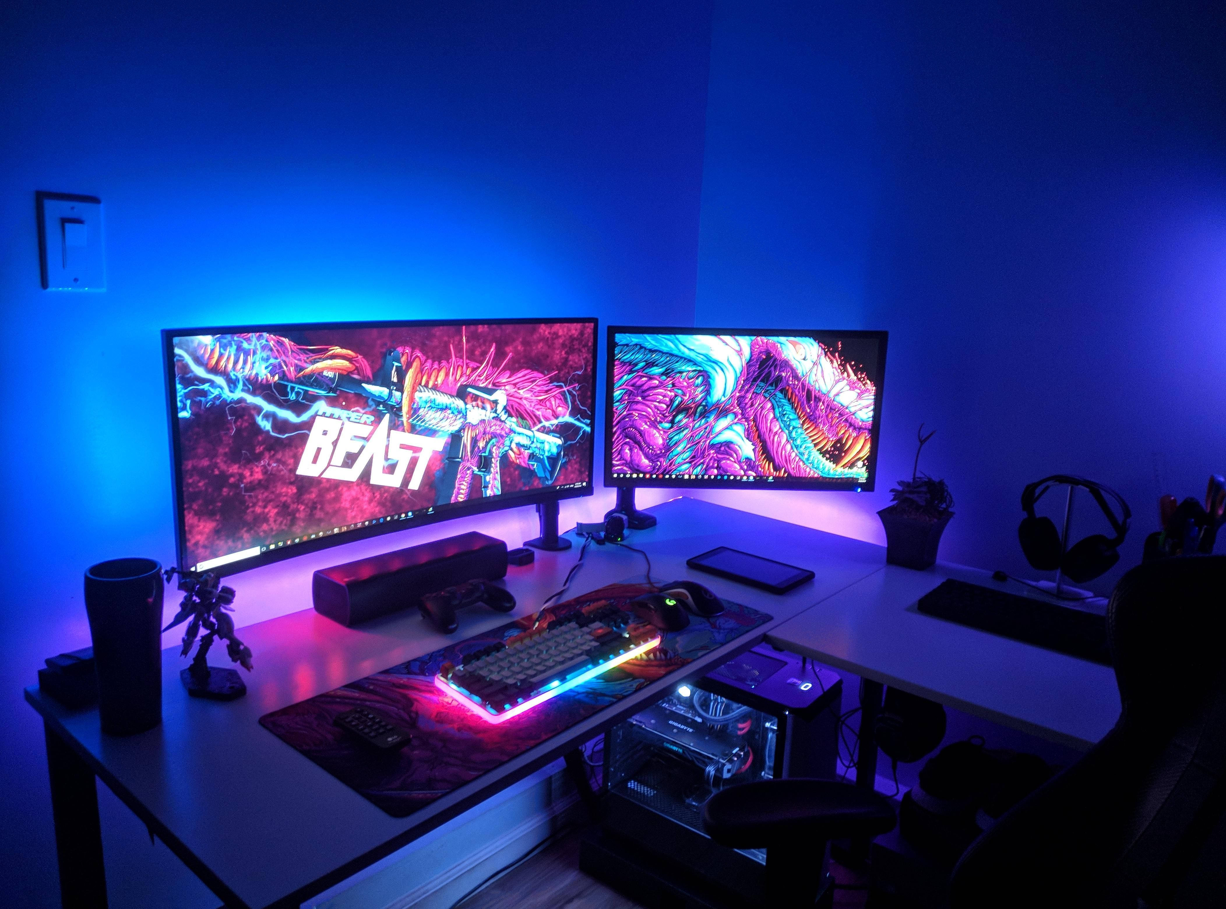 blue room, computers, desk, 4K Desktop Wallpaper