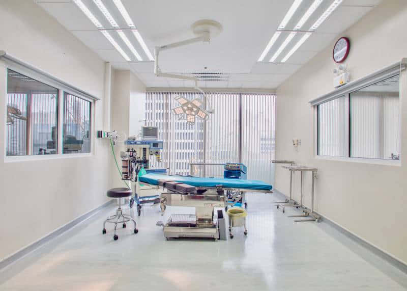 White Ambulatory Room, sterile operating room, surgical lights, SD Desktop Wallpaper