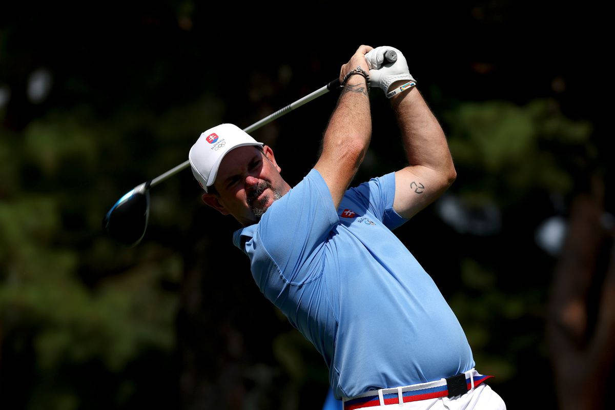 Rory Sabbatini, blue shirt, white cap, SD Desktop Wallpaper