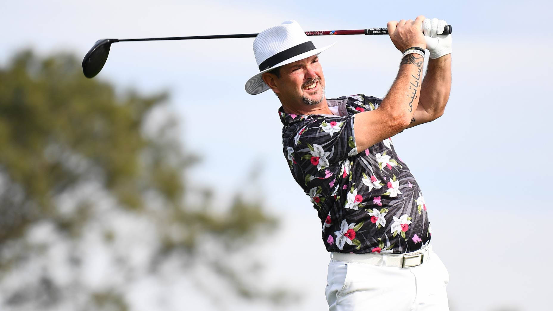 Rory Sabbatini, black floral shirt, white hat, HD Desktop Wallpaper