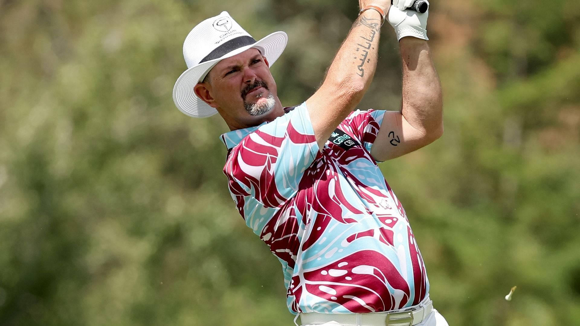 Rory Sabbatini, vibrant patterned shirt, white hat, Full HD Desktop Wallpaper