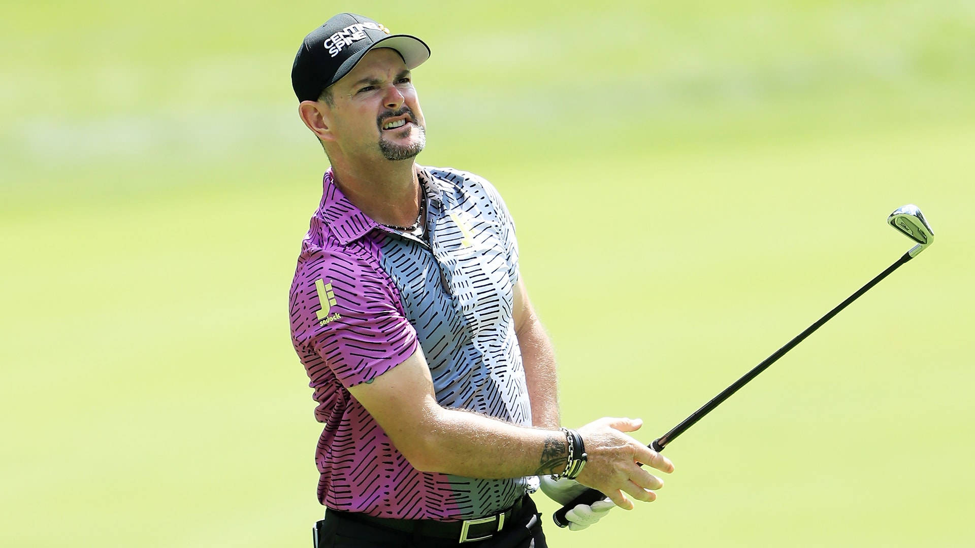 Rory Sabbatini, vibrant purple and gray patterned shirt, bright green course, Full HD Desktop Wallpaper