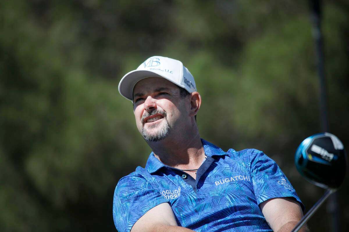 Rory Sabbatini, blue patterned shirt, white cap, SD Desktop Wallpaper