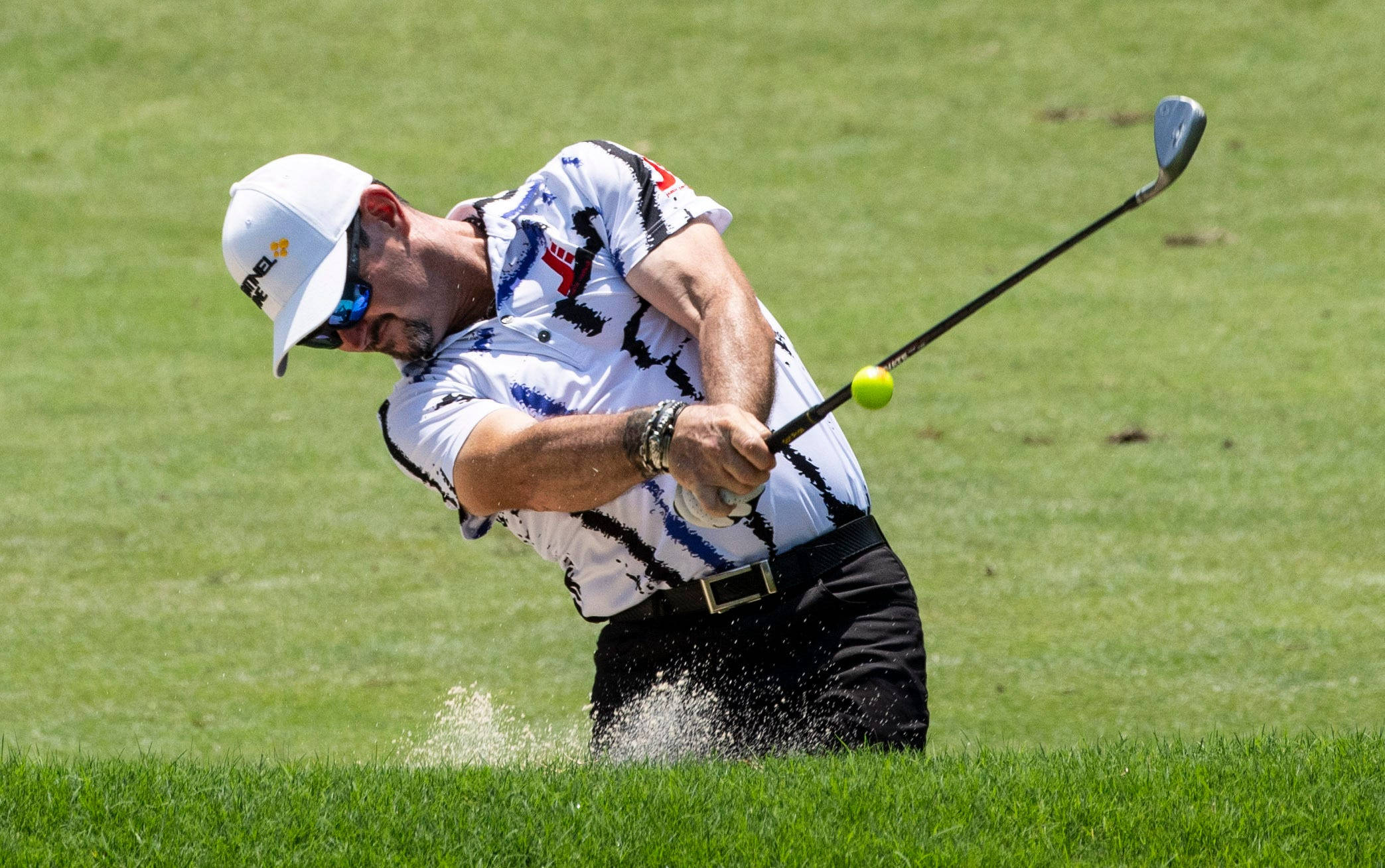 Rory Sabbatini, golf ball, sand bunker, Full HD Desktop Wallpaper