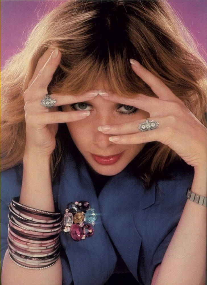 Rosanna Arquette, blonde hair, bold rings, SD Phone Wallpaper