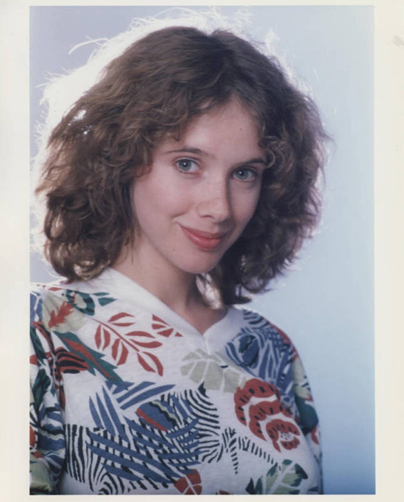 Rosanna Arquette, Dutch angle shot, voluminous brown curls, SD Phone Wallpaper