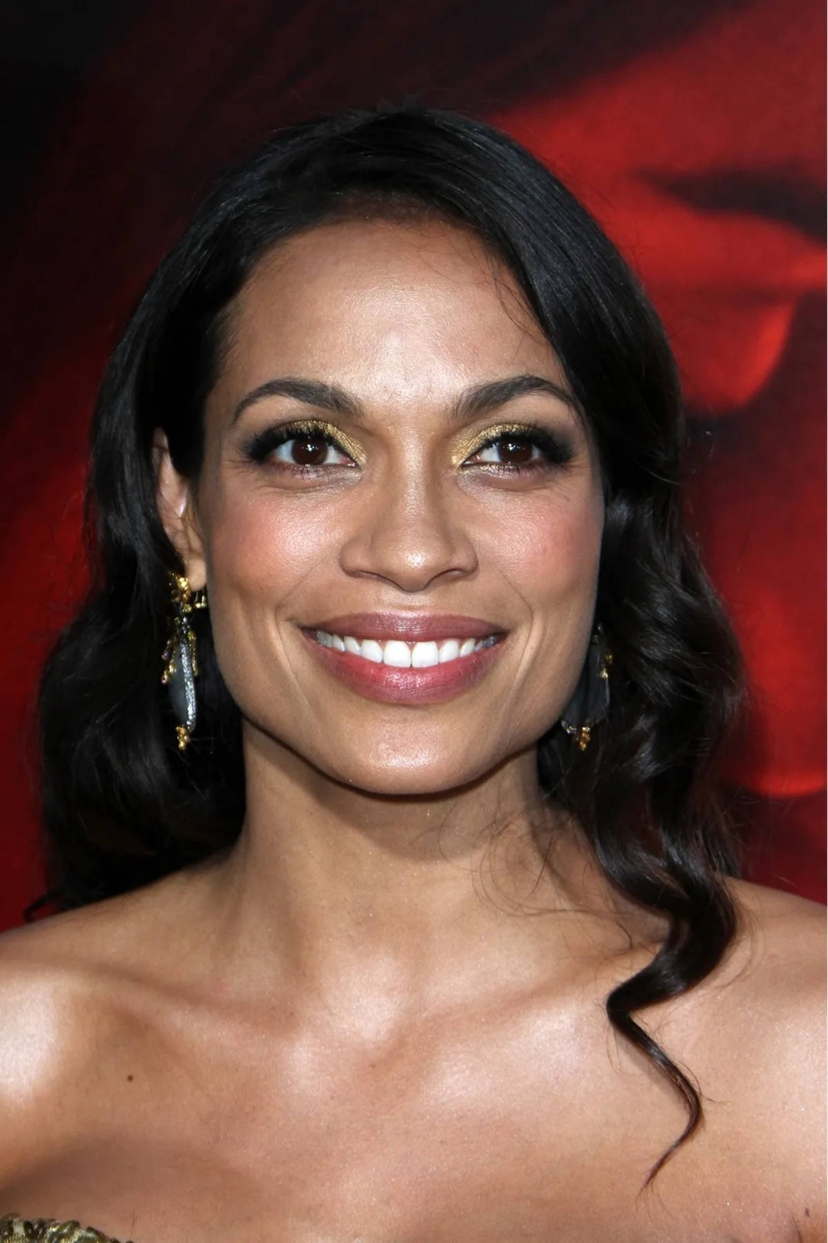 Rosario Dawson, dark wavy hair, gold eye makeup, HD Phone Wallpaper
