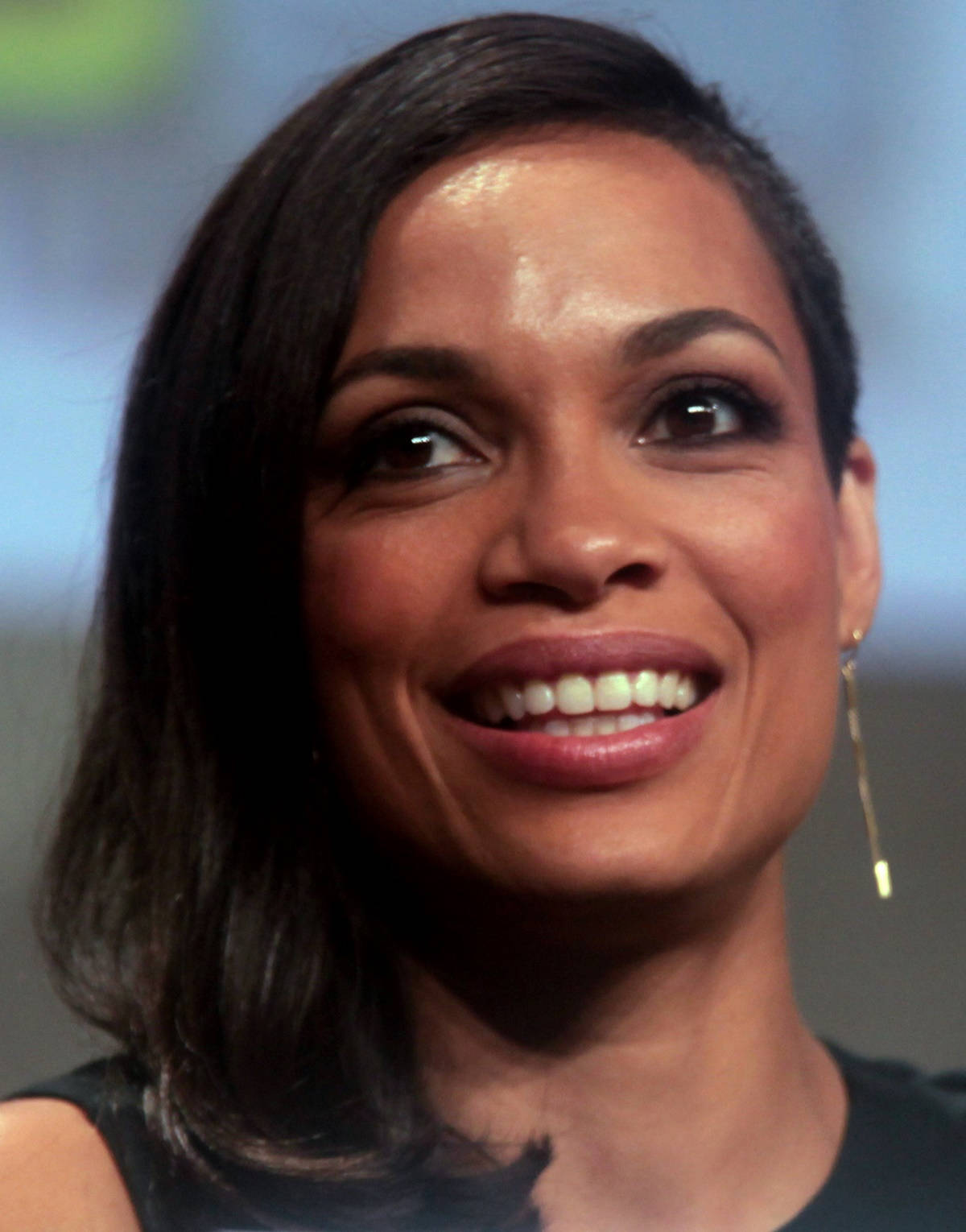 Rosario Dawson, dark hair, elegant gold earrings, HD Phone Wallpaper