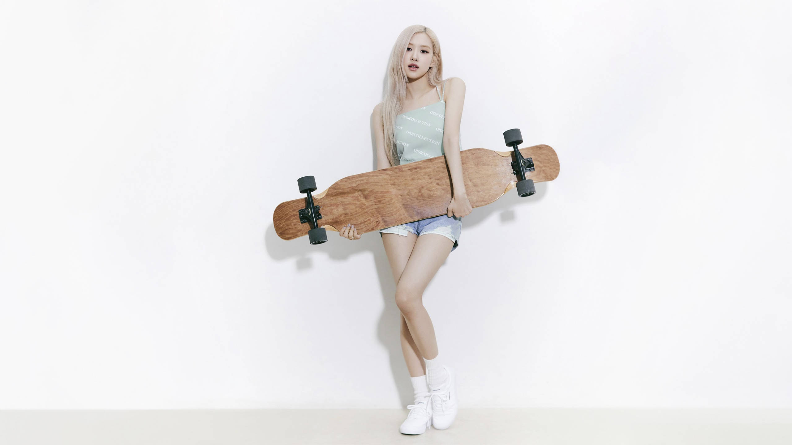 Rose Blackpink, longboard, blonde hair, 2K Desktop Wallpaper